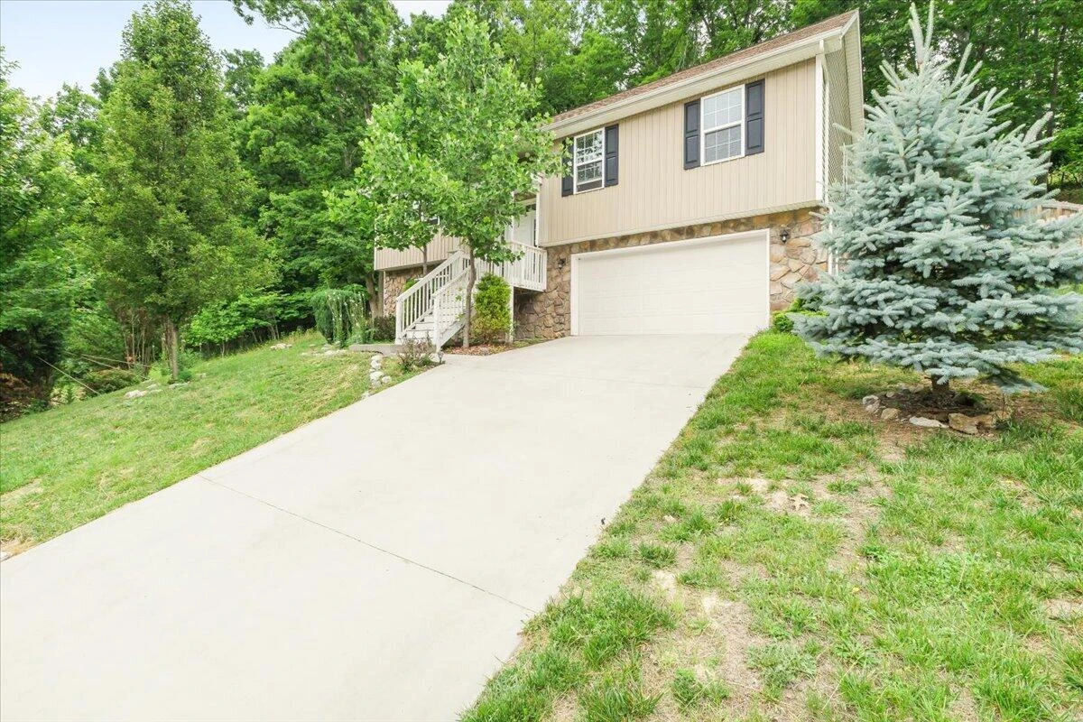 1048 Saint Clair LN - Photo 25