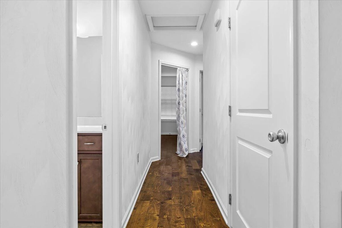 1048 Saint Clair LN - Photo 9