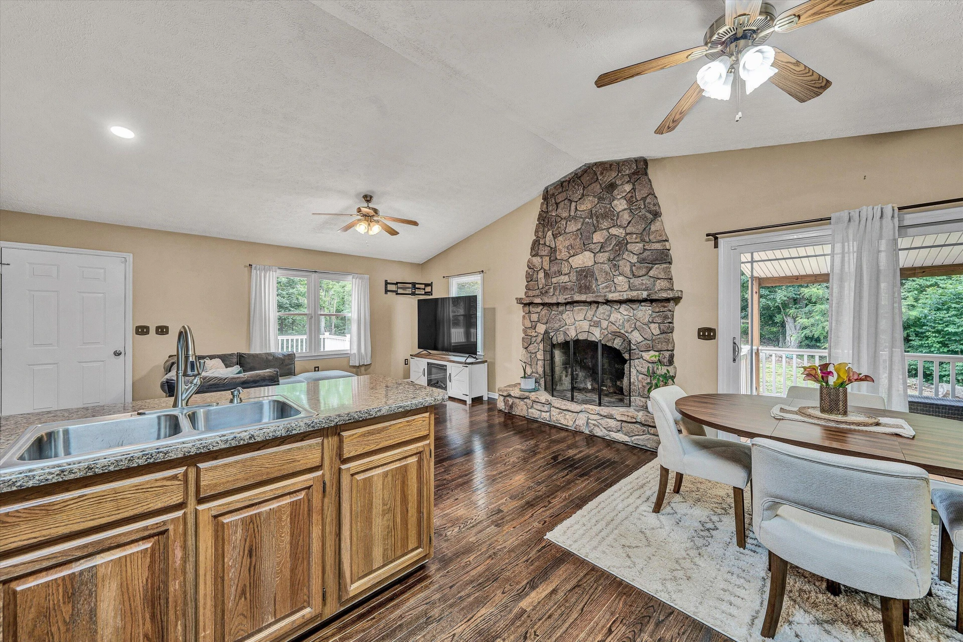 190 Brookrun DR - Photo 14