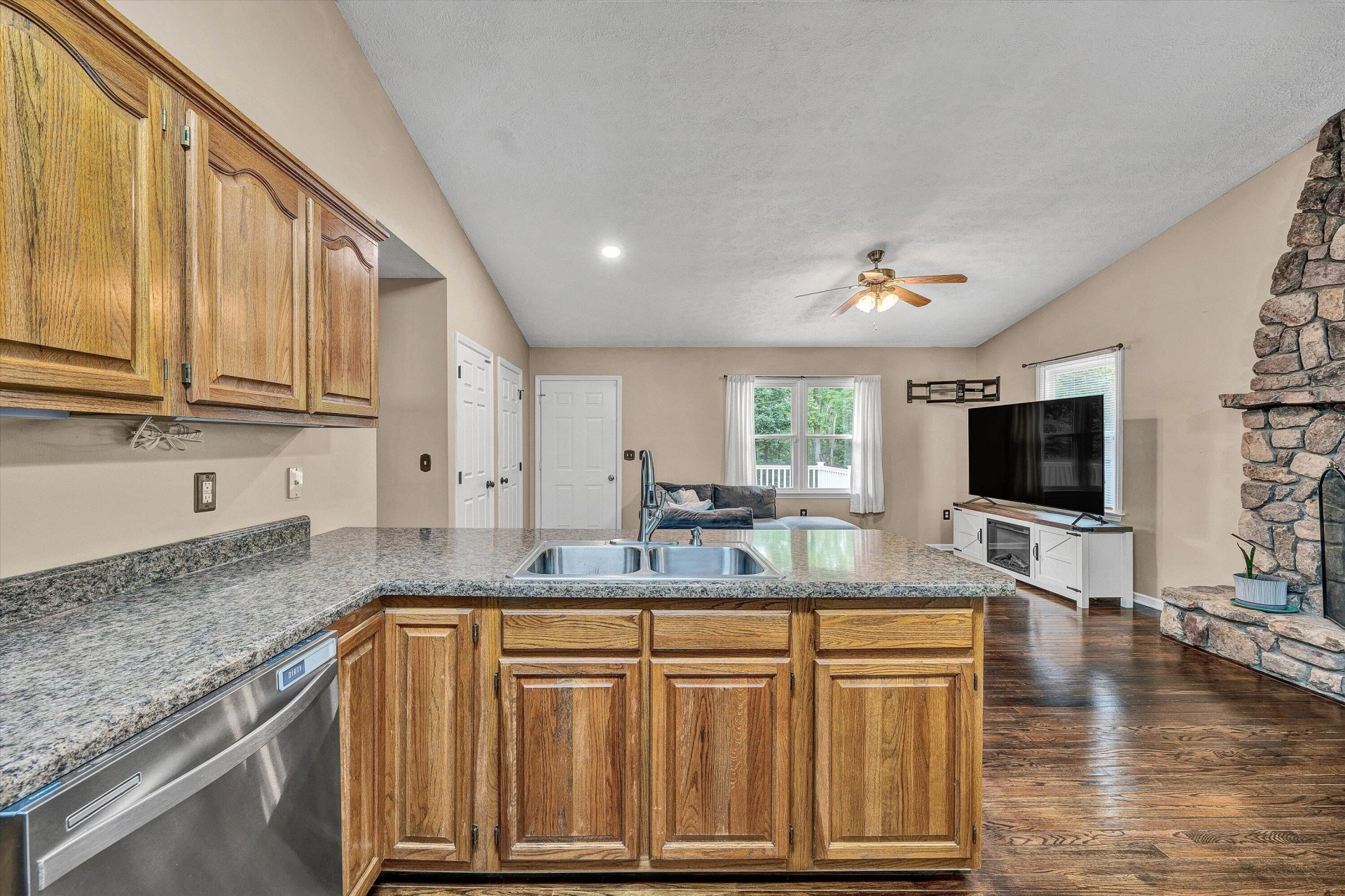 190 Brookrun DR - Photo 15
