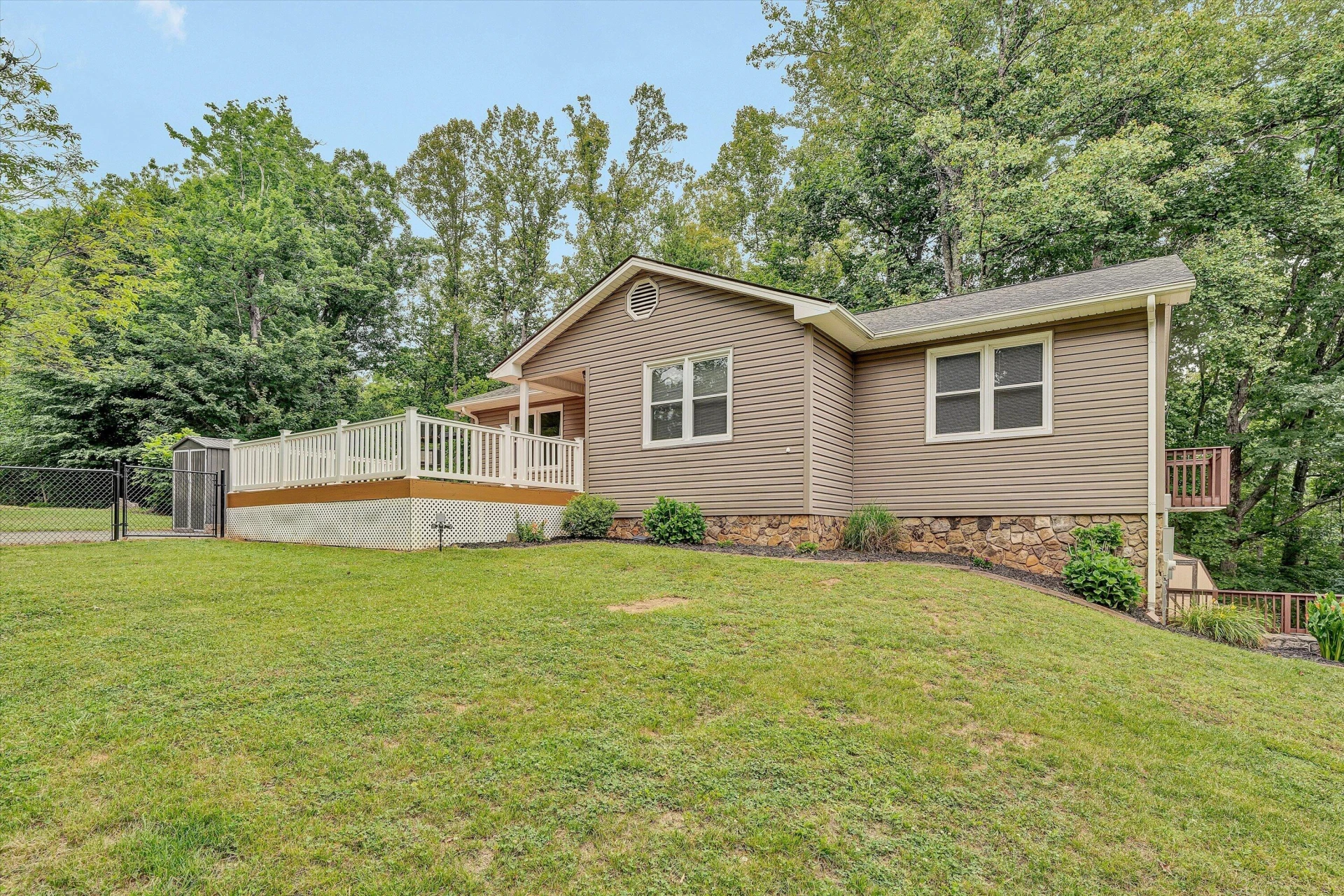 190 Brookrun DR - Photo 7