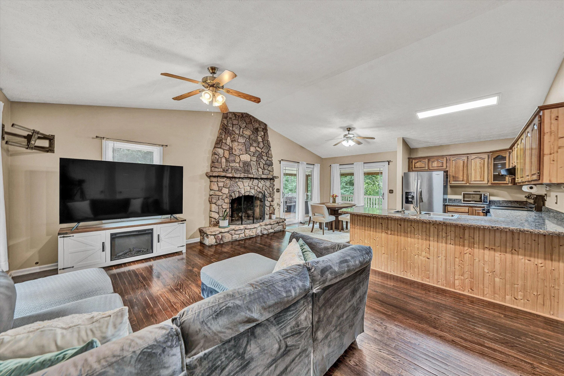 190 Brookrun DR - Photo 3