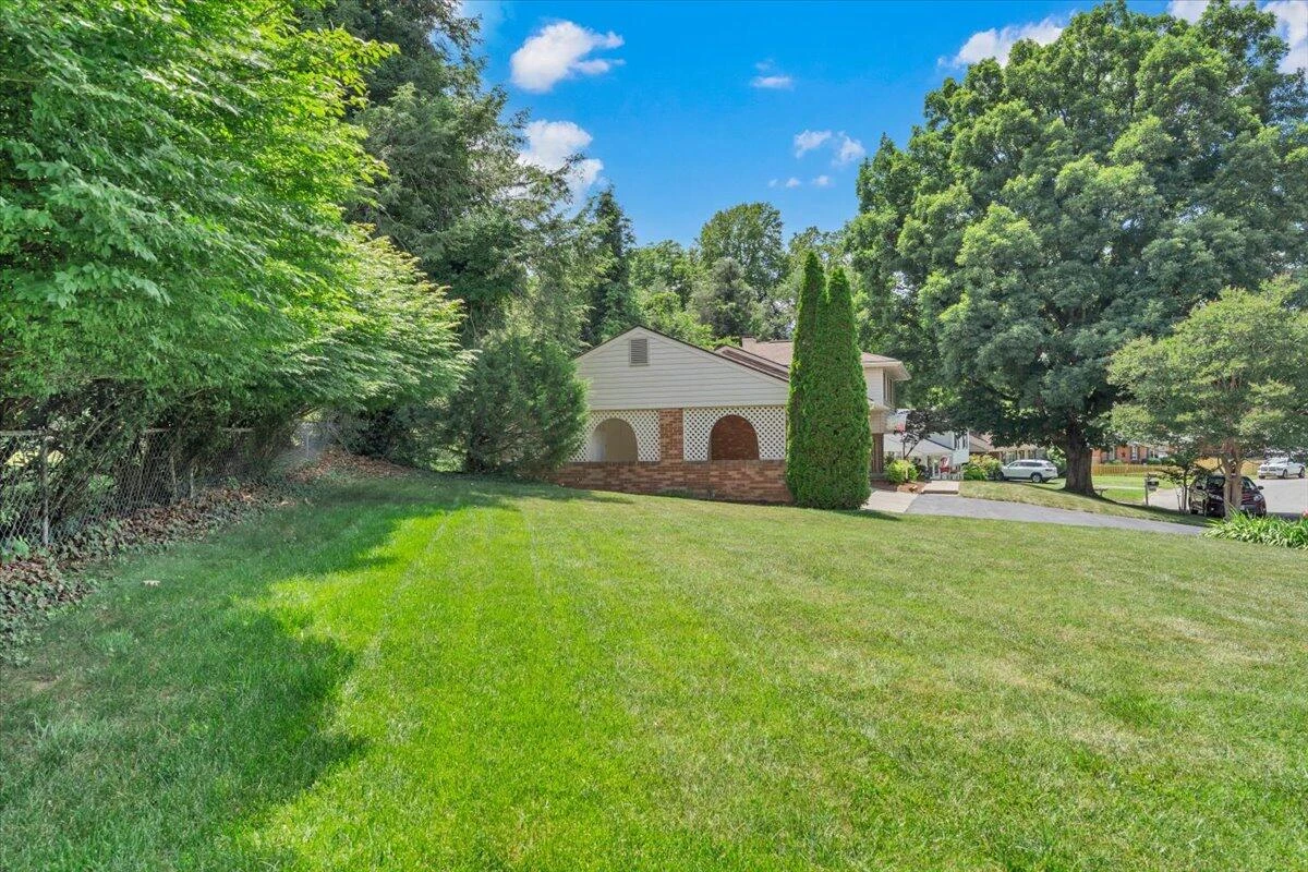 3175 Galloway DR - Photo 3