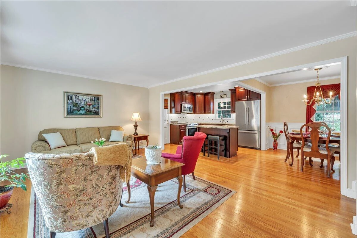 3175 Galloway DR - Photo 4