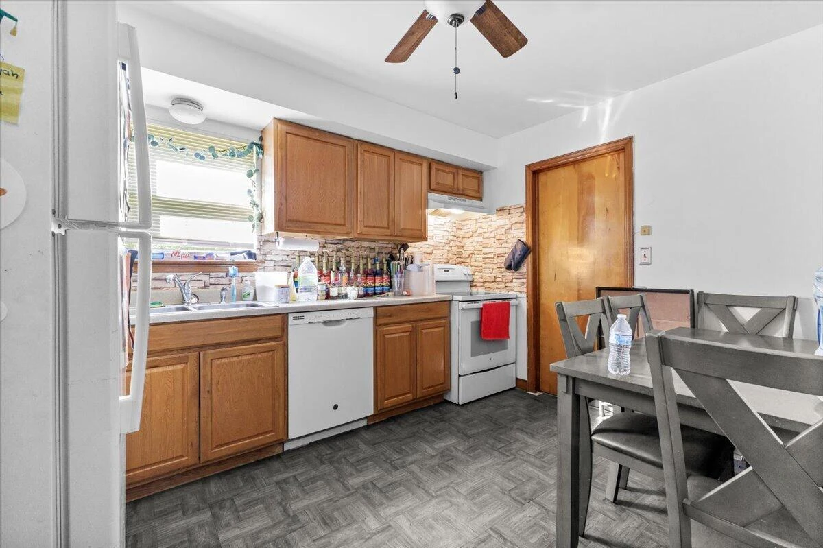 3742 Norway AVE NW - Photo 8