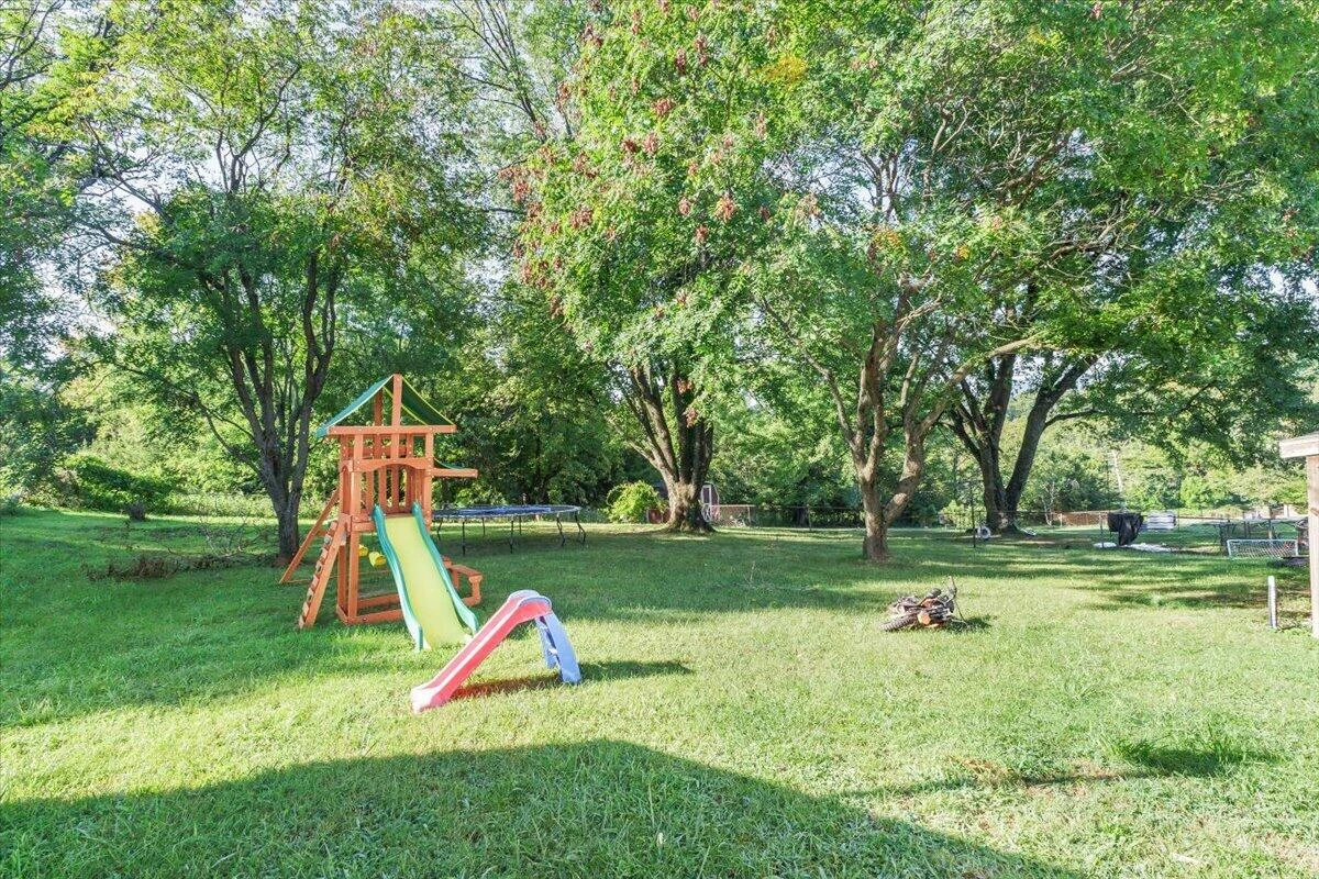 3742 Norway AVE NW - Photo 17