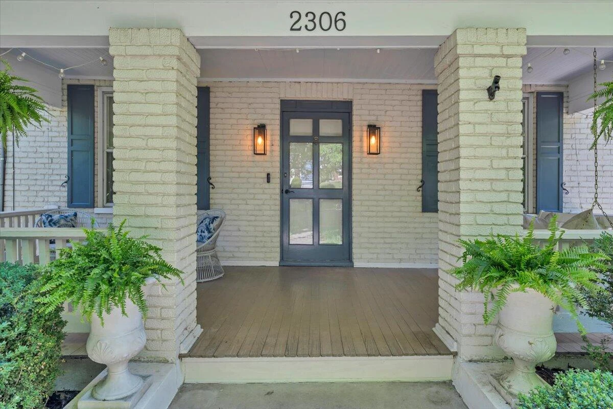 2306 Wycliffe AVE SW - Photo 2