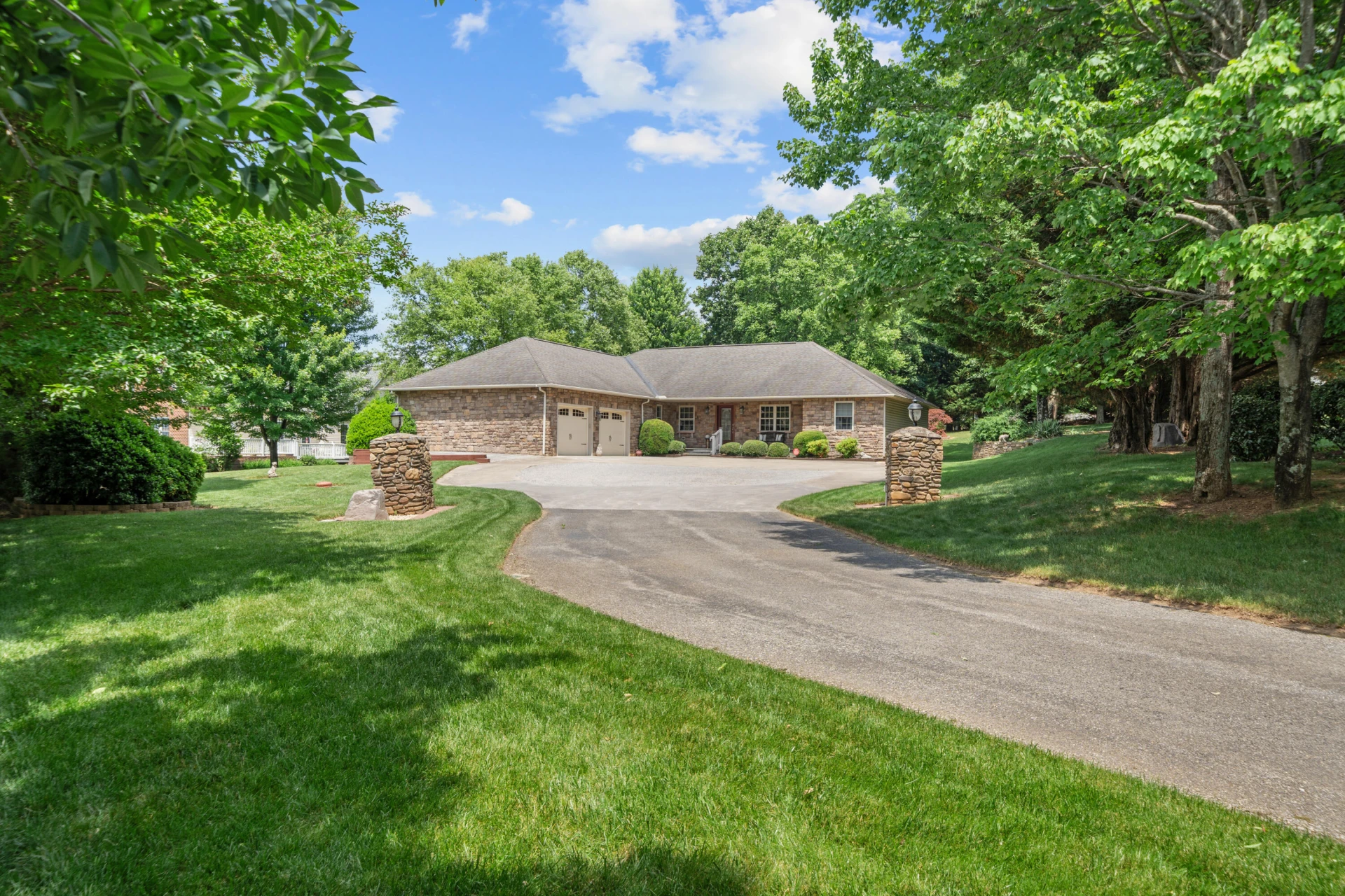 1475 Edgebrook RD
