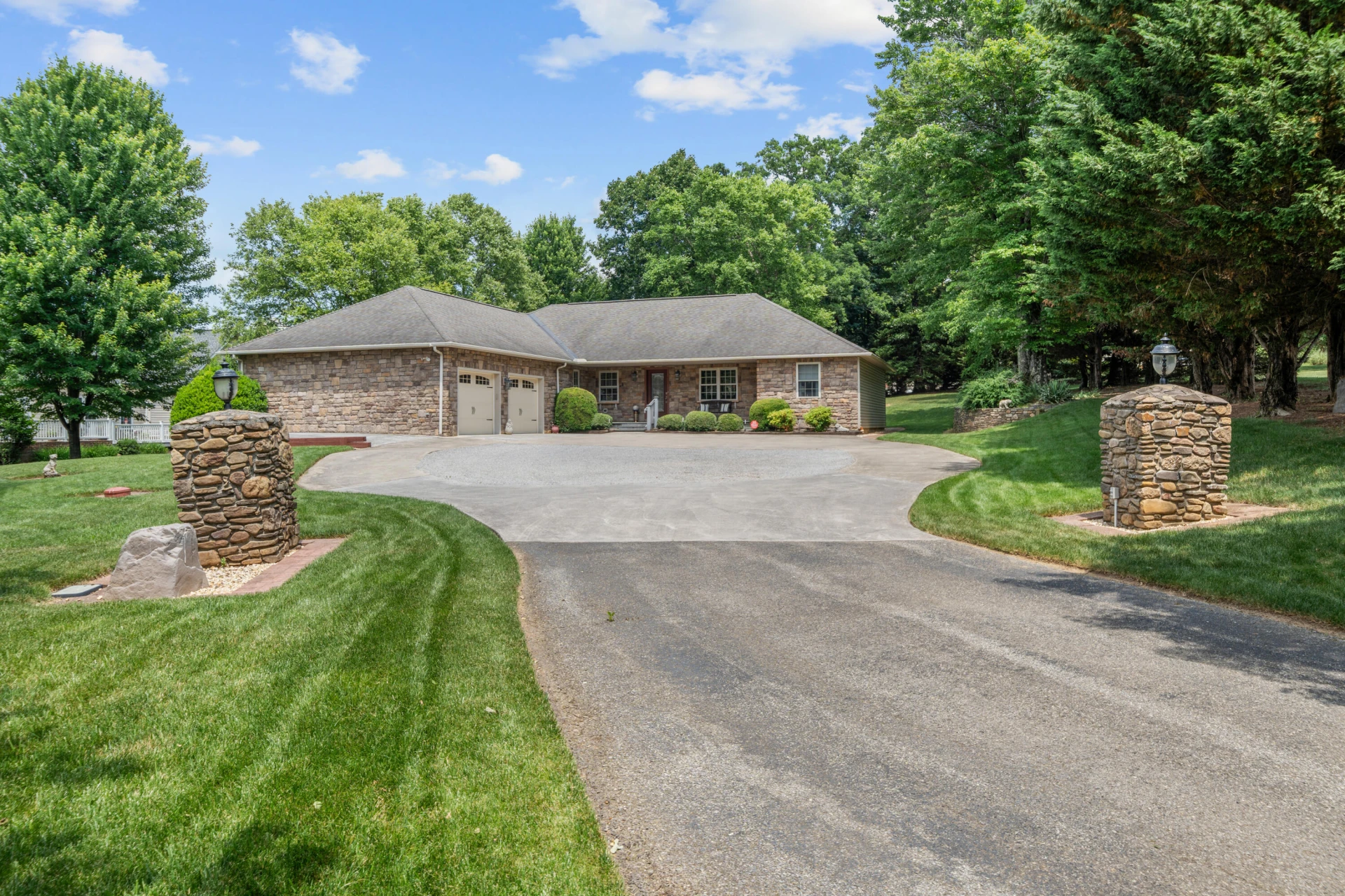 1475 Edgebrook RD - Photo 2