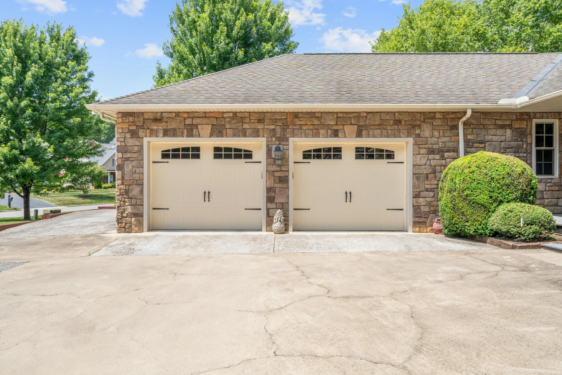 1475 Edgebrook RD - Photo 3