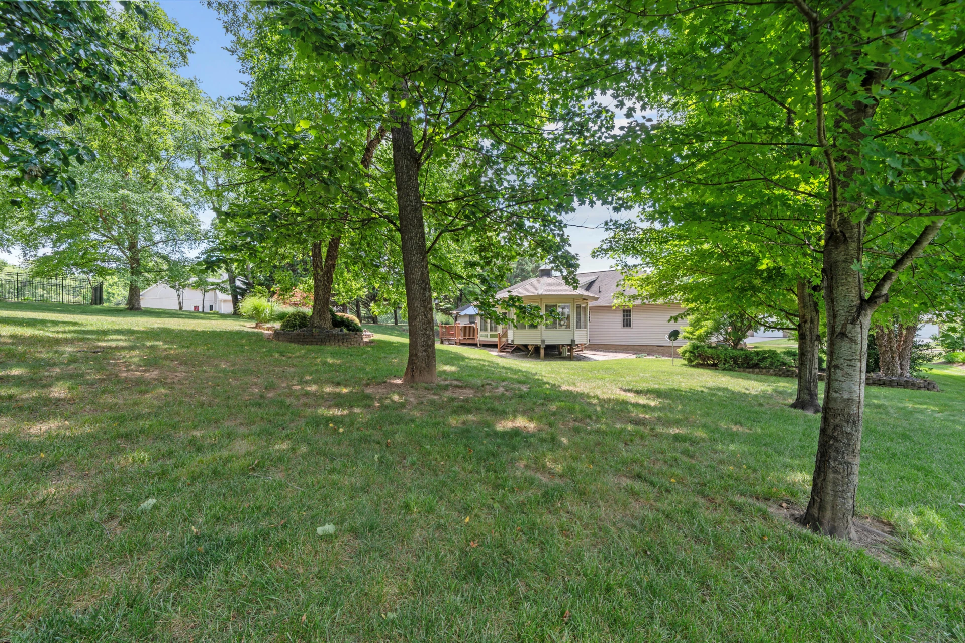 1475 Edgebrook RD - Photo 31