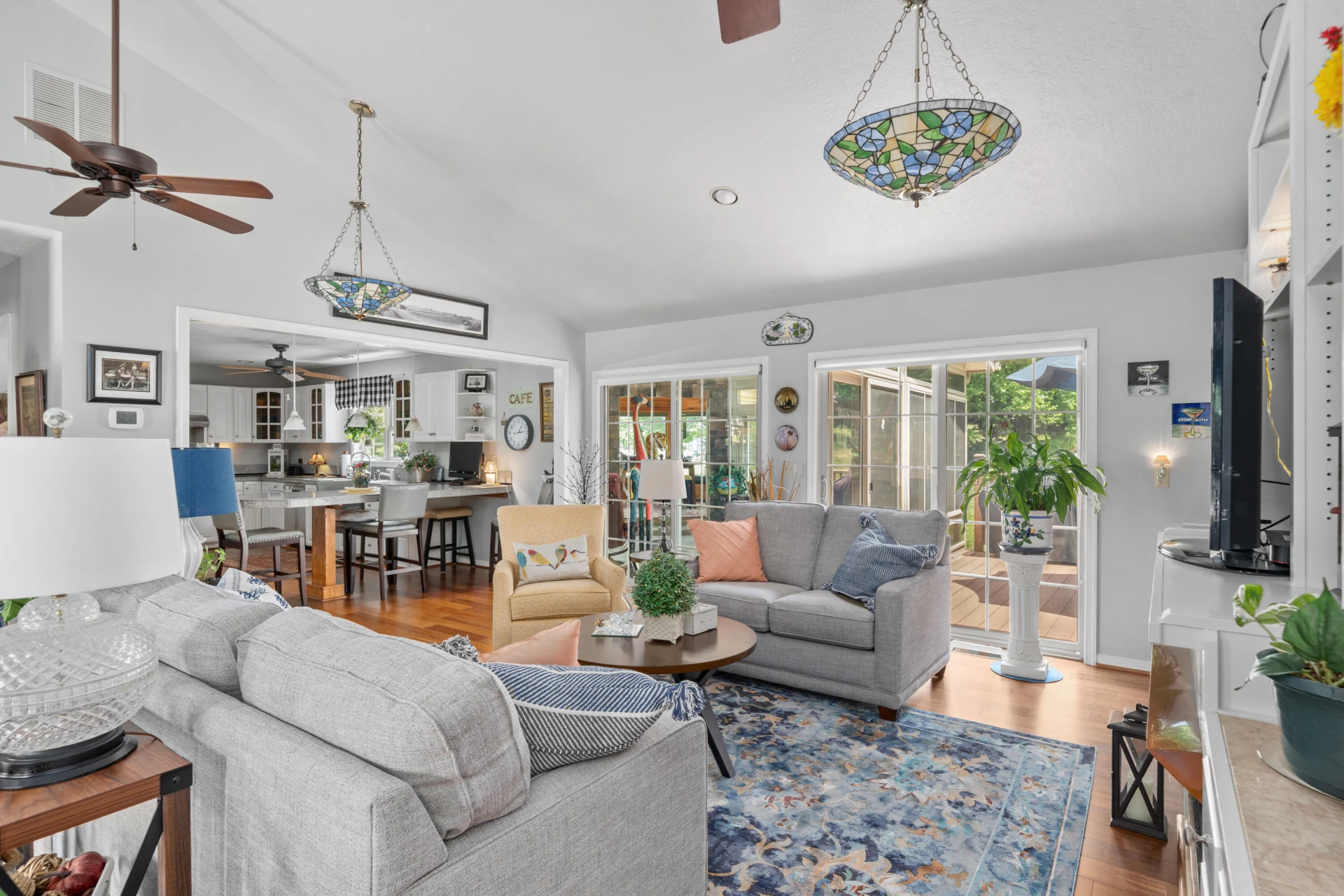 1475 Edgebrook RD - Photo 4