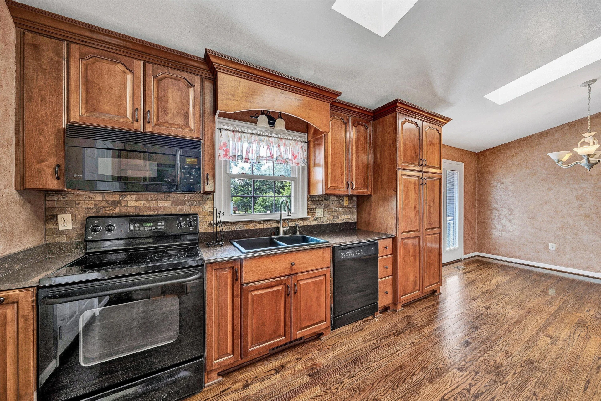 1030 Windhurst DR - Photo 10