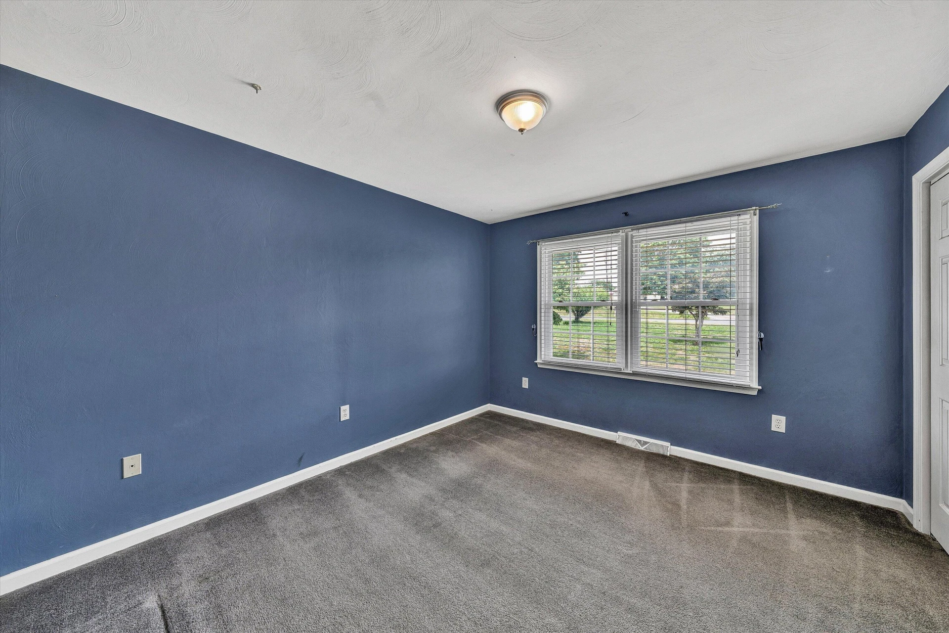 1030 Windhurst DR - Photo 12