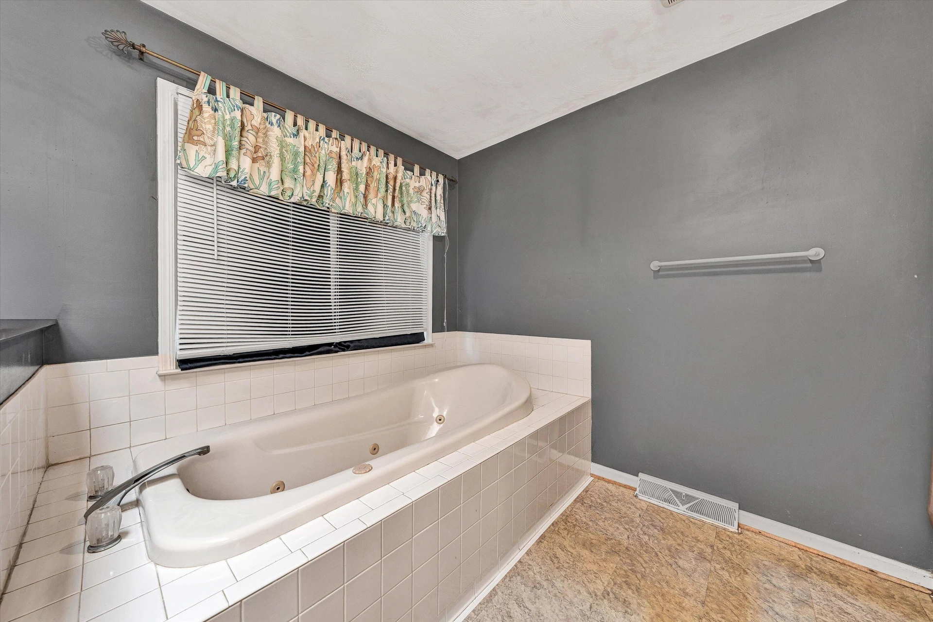 1030 Windhurst DR - Photo 18