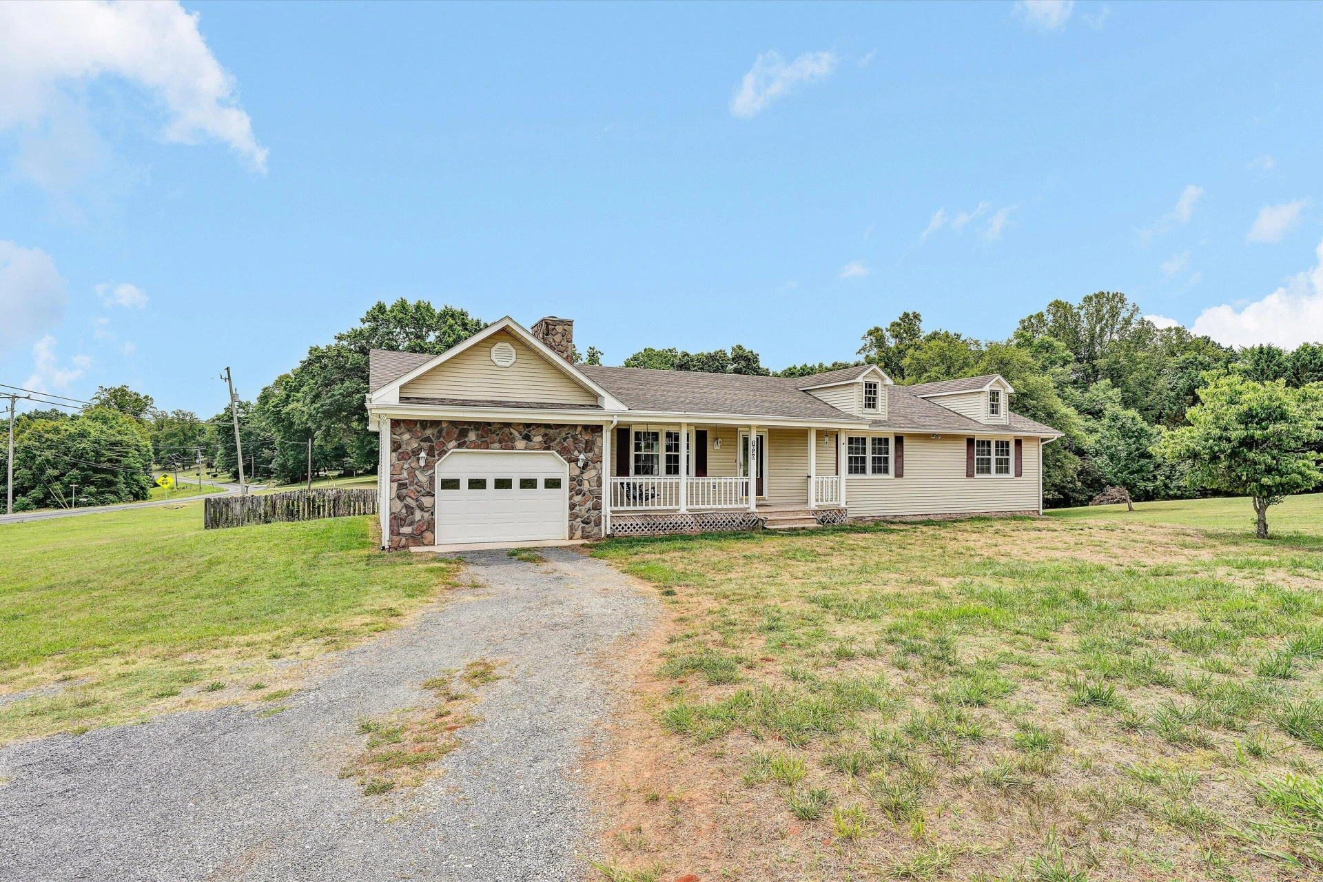 1030 Windhurst DR - Photo 2