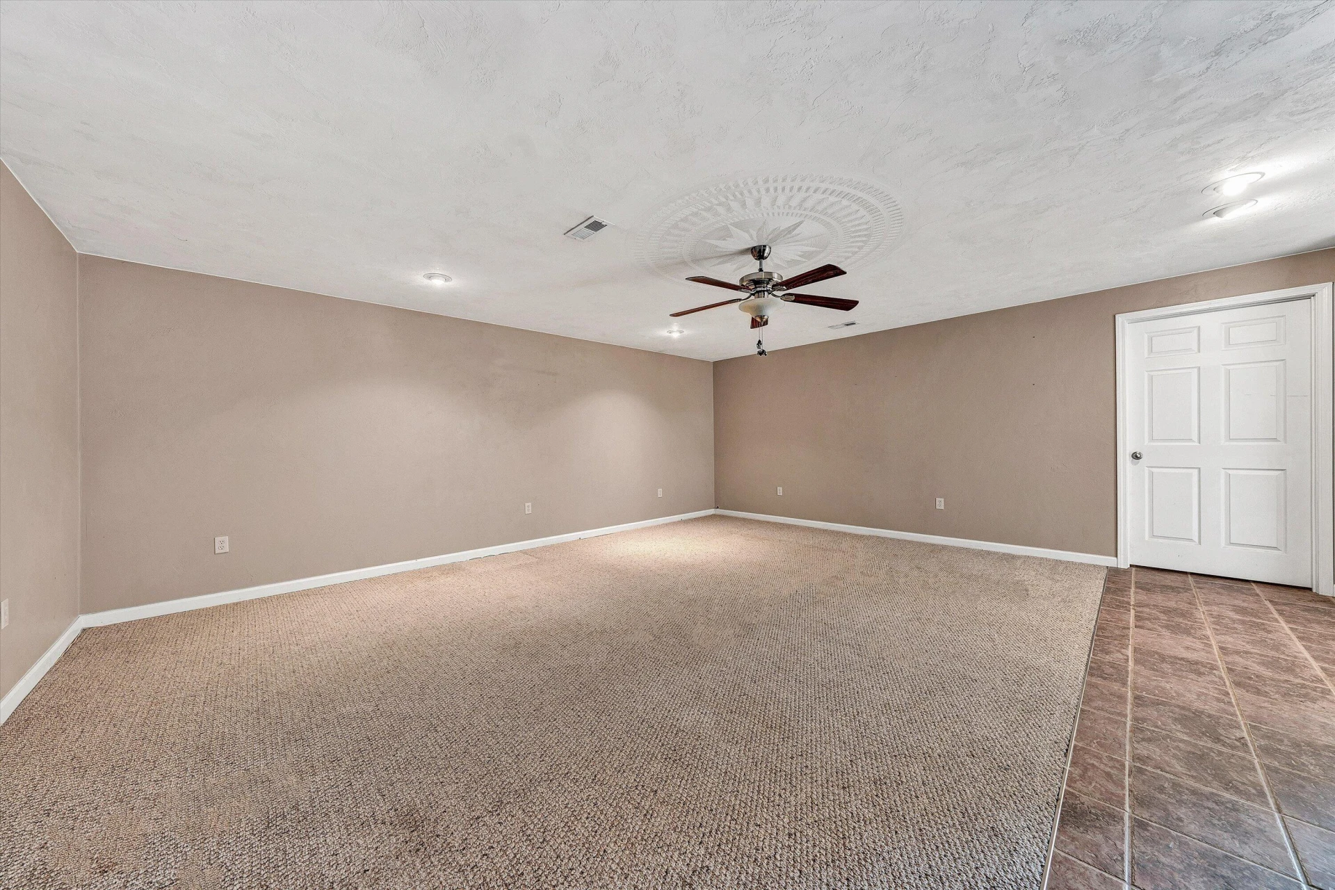 1030 Windhurst DR - Photo 22