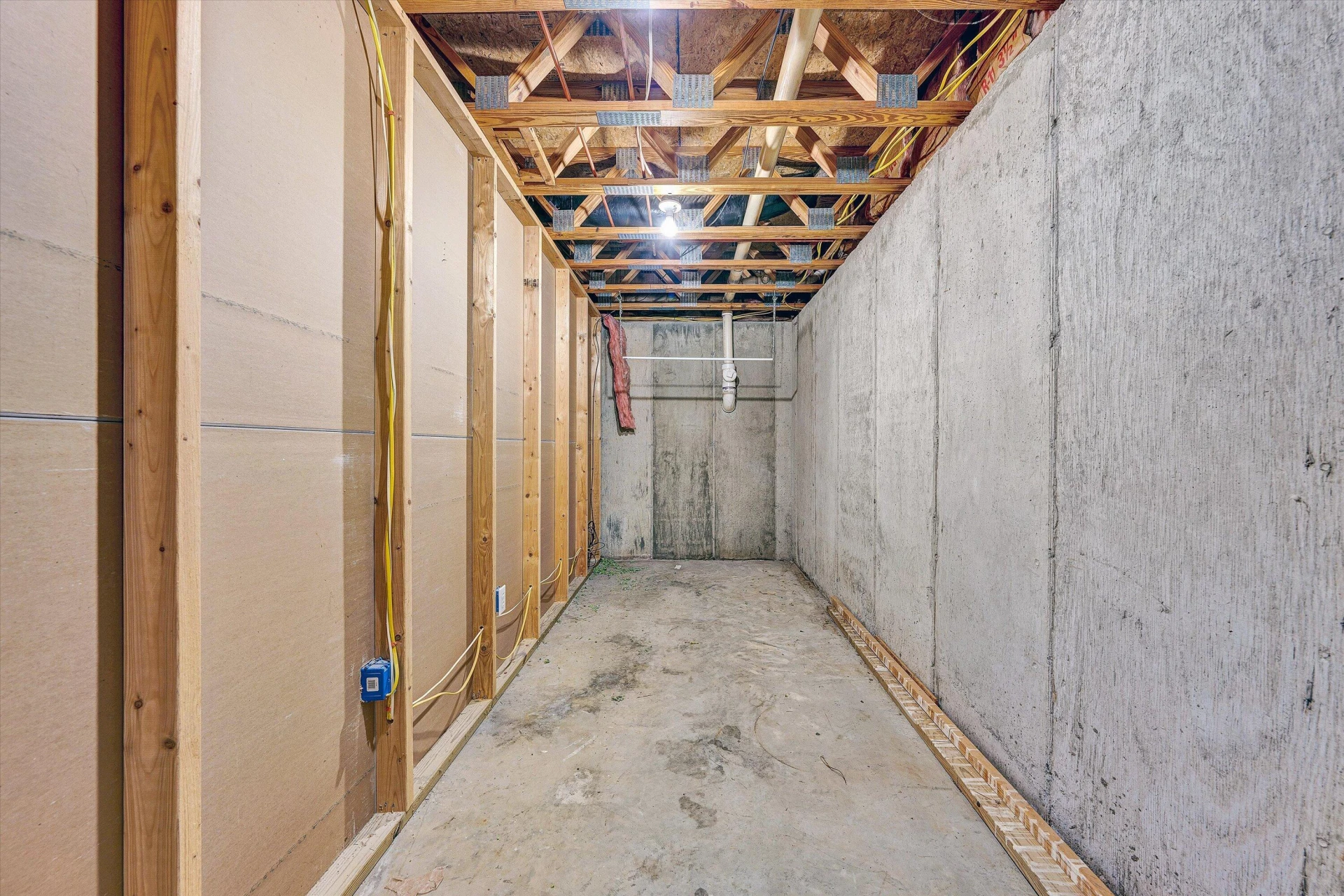 1030 Windhurst DR - Photo 29