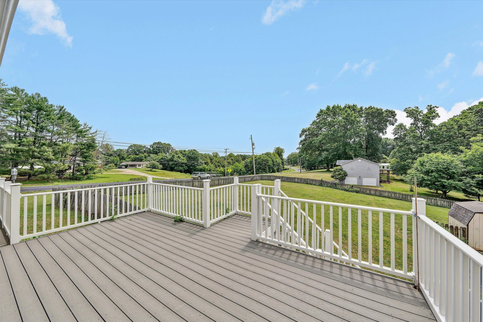 1030 Windhurst DR - Photo 30