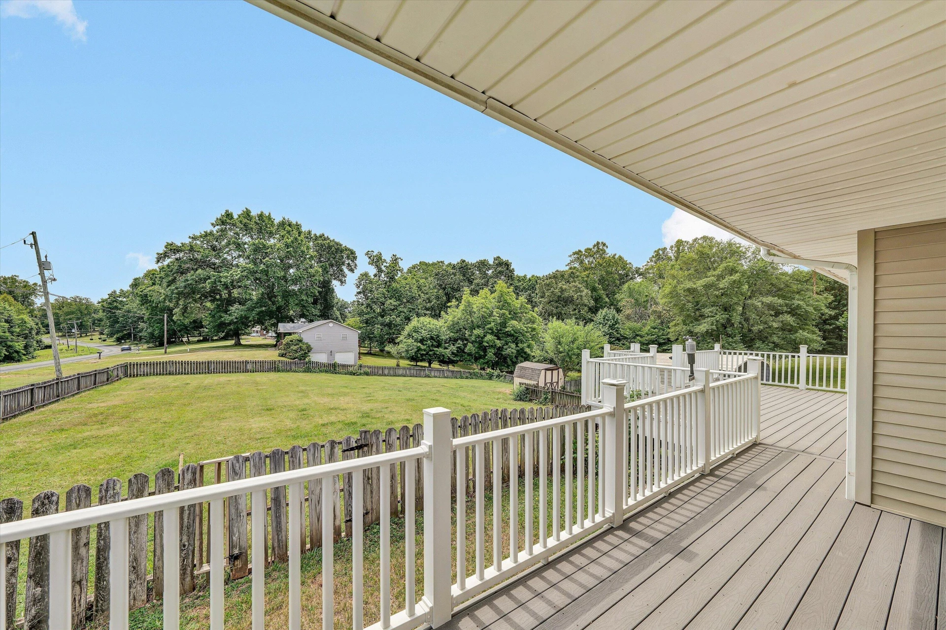 1030 Windhurst DR - Photo 31