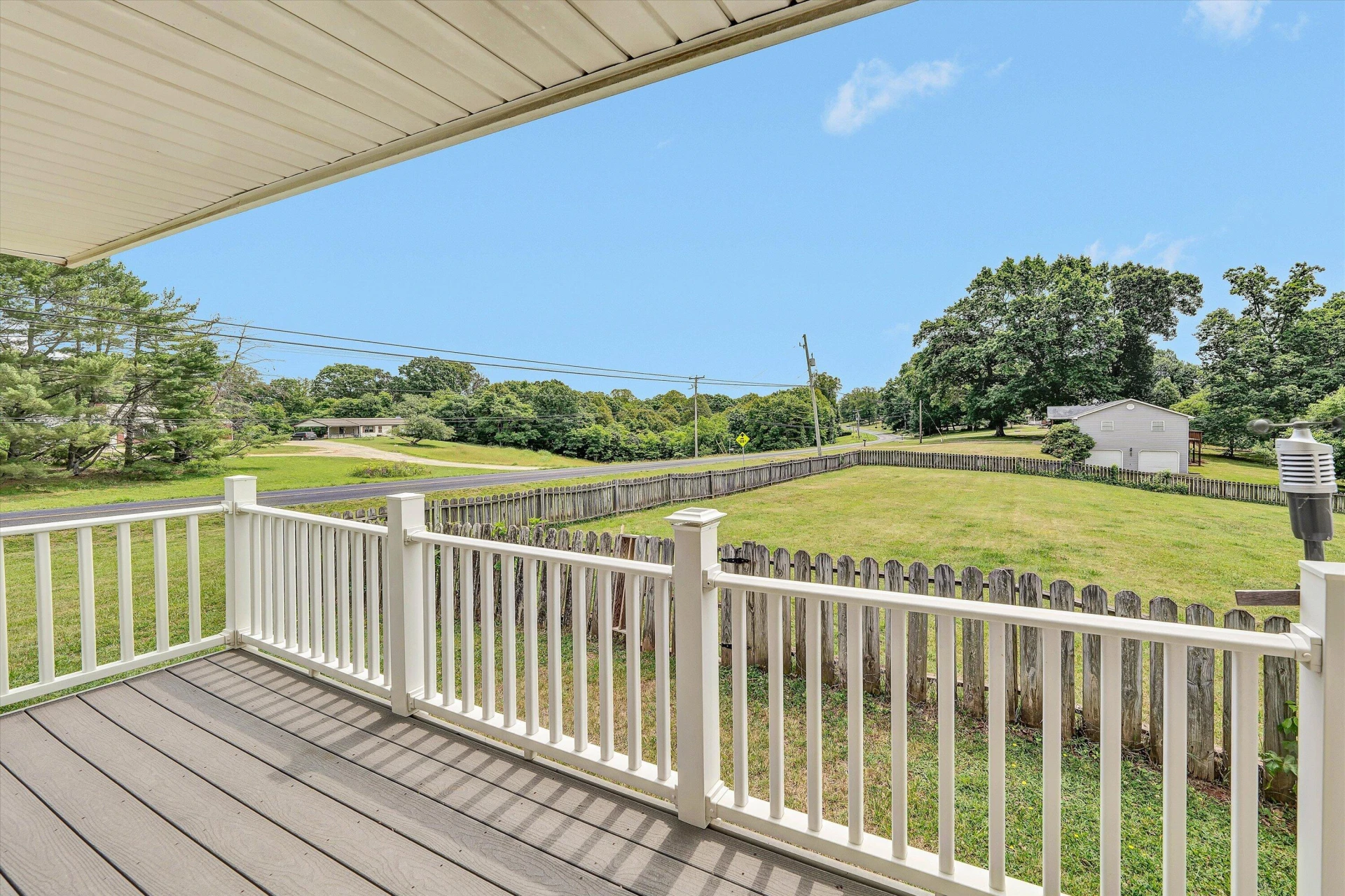 1030 Windhurst DR - Photo 32