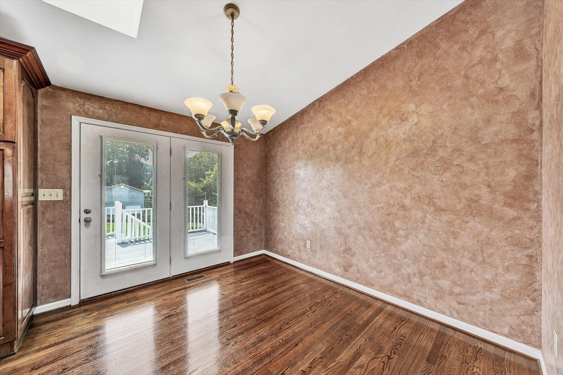 1030 Windhurst DR - Photo 7