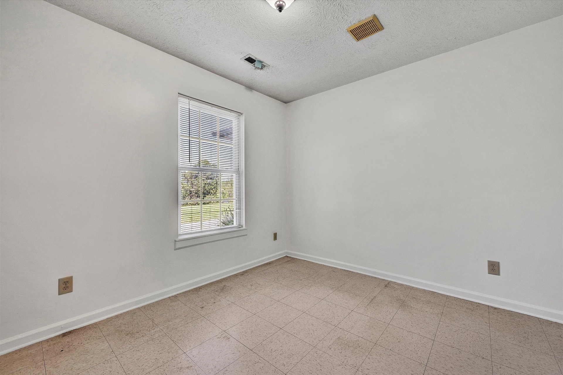1145 Solanus DR - Photo 23