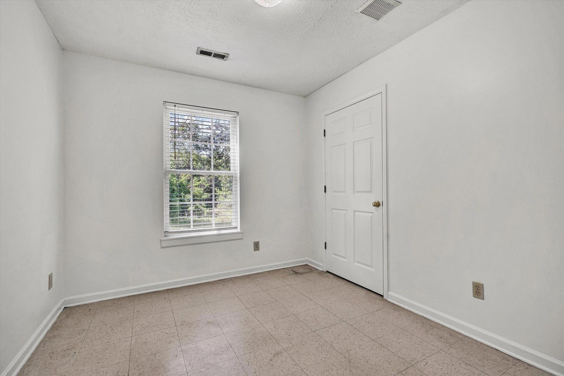 1145 Solanus DR - Photo 24