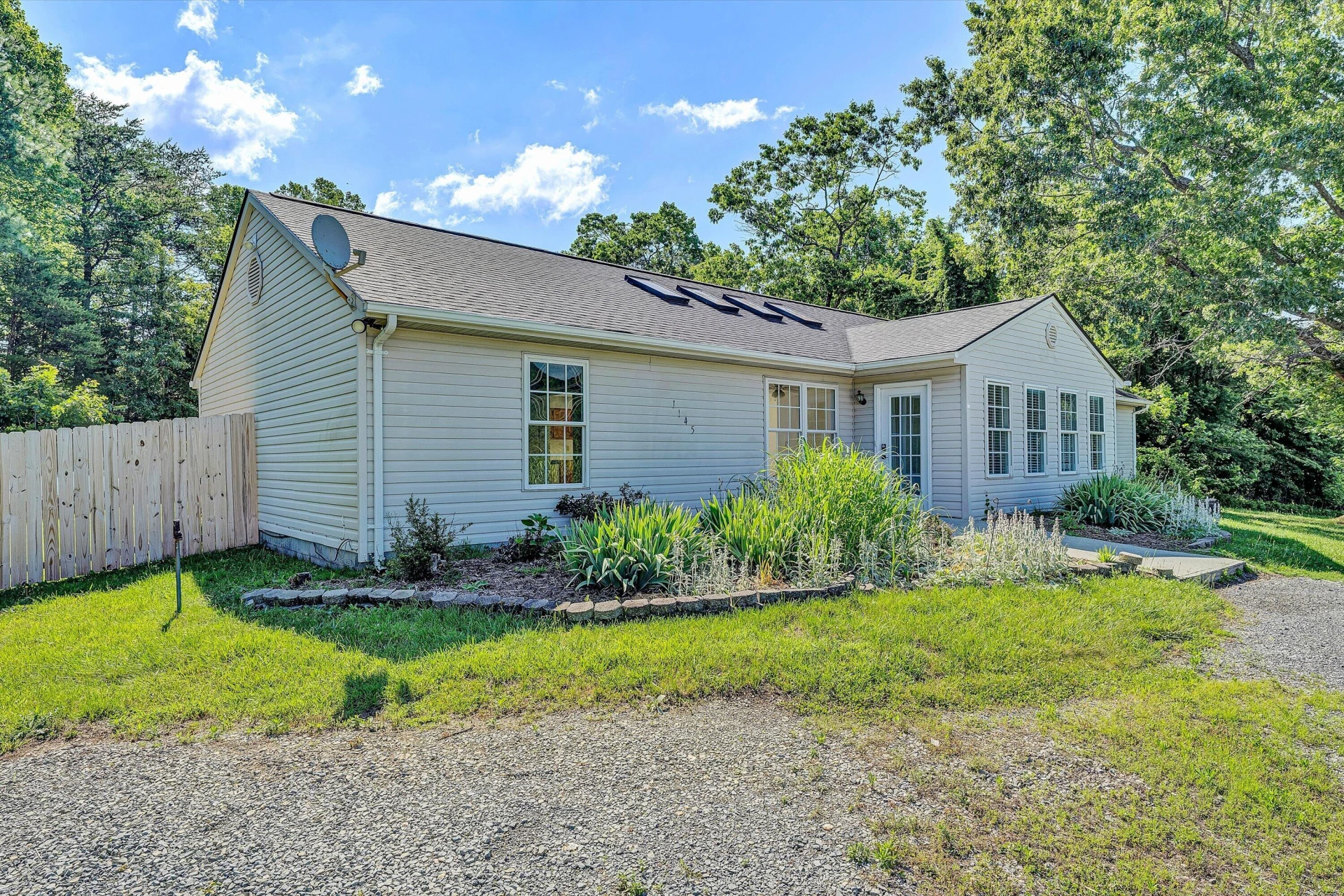 1145 Solanus DR - Photo 6