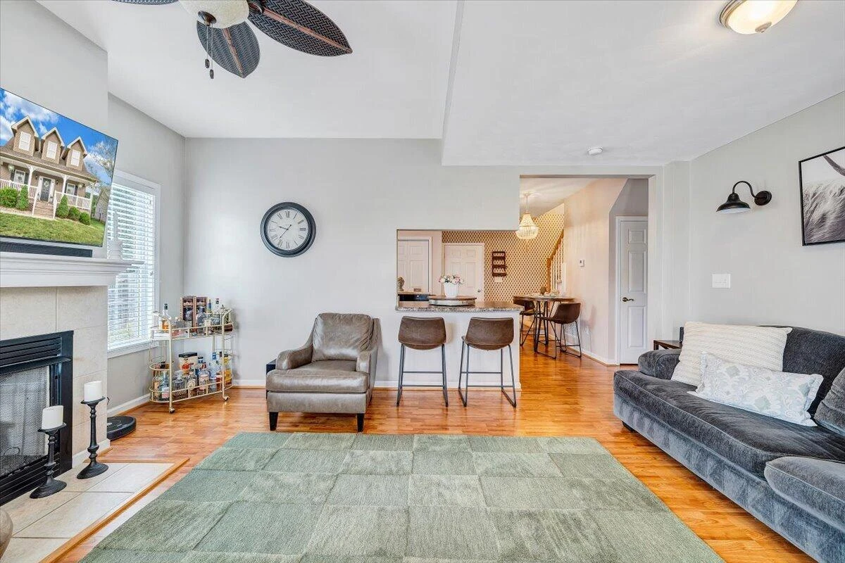 2729 Paddington Station LN - Photo 8