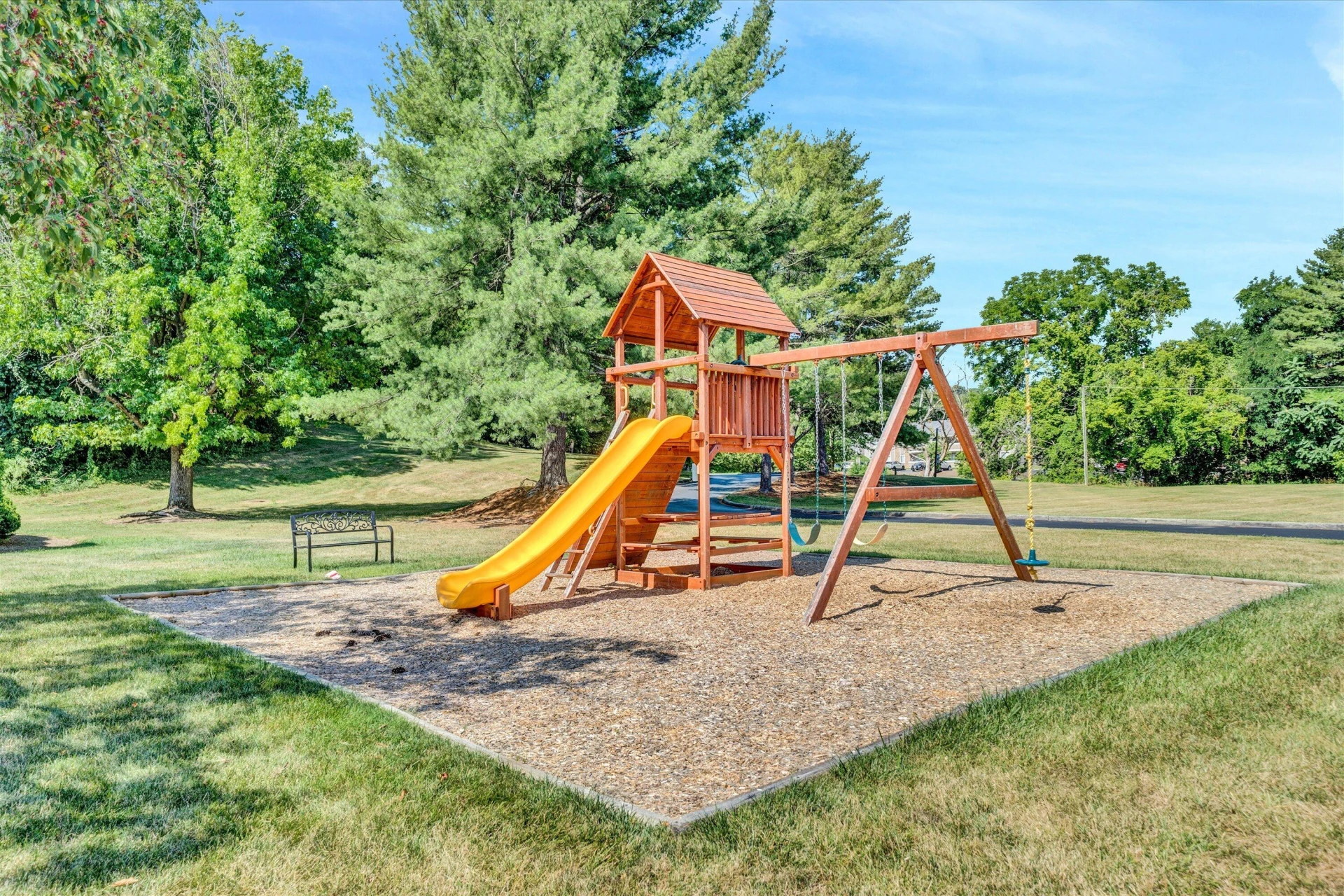 3445 Londonderry CT - Photo 32