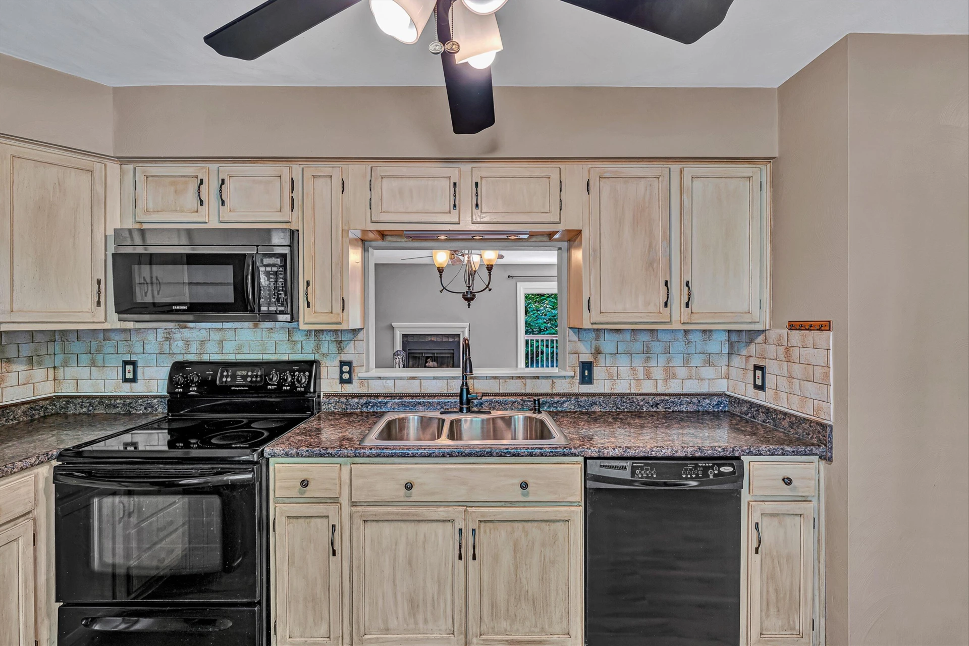 3445 Londonderry CT - Photo 5