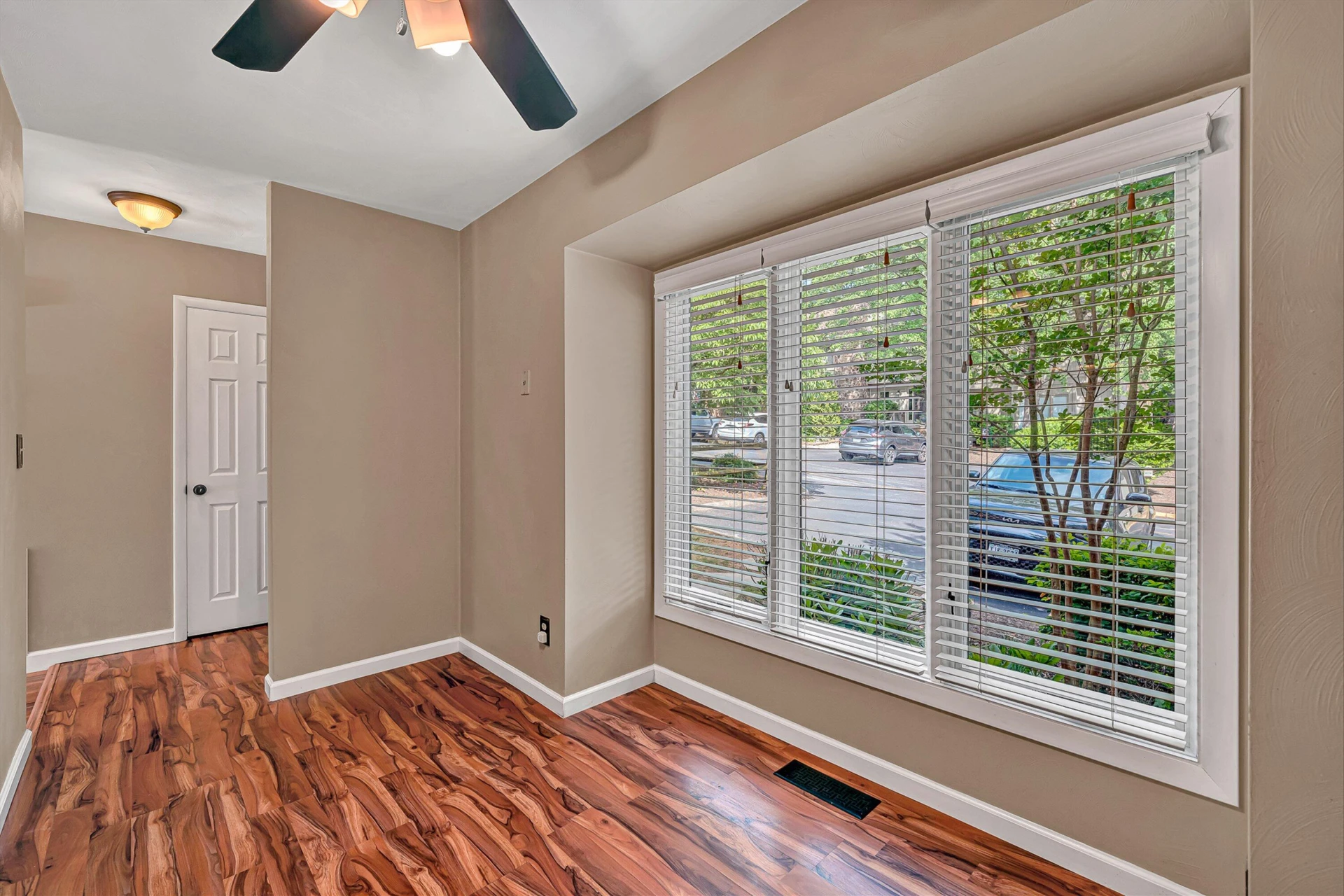 3445 Londonderry CT - Photo 6