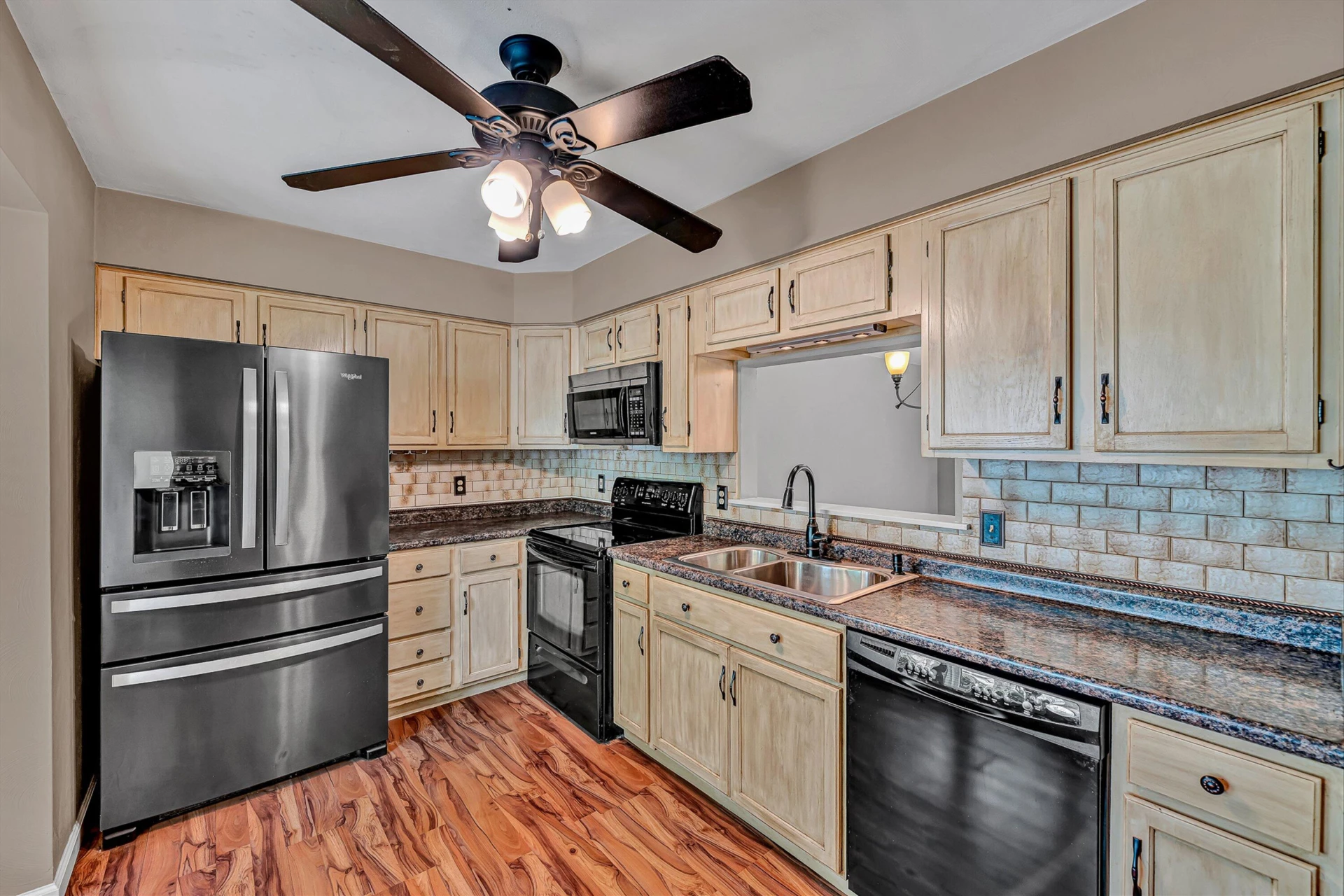 3445 Londonderry CT - Photo 7