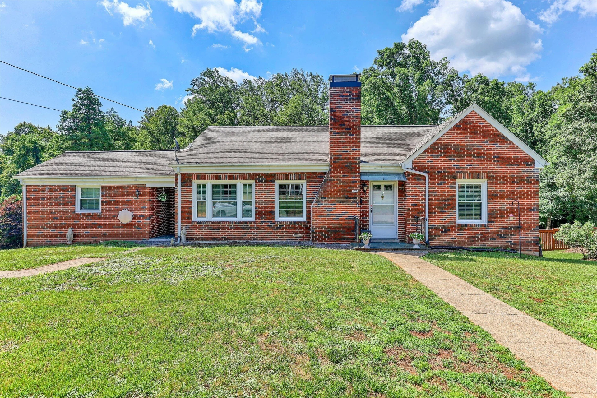 225 HILLCREST DR