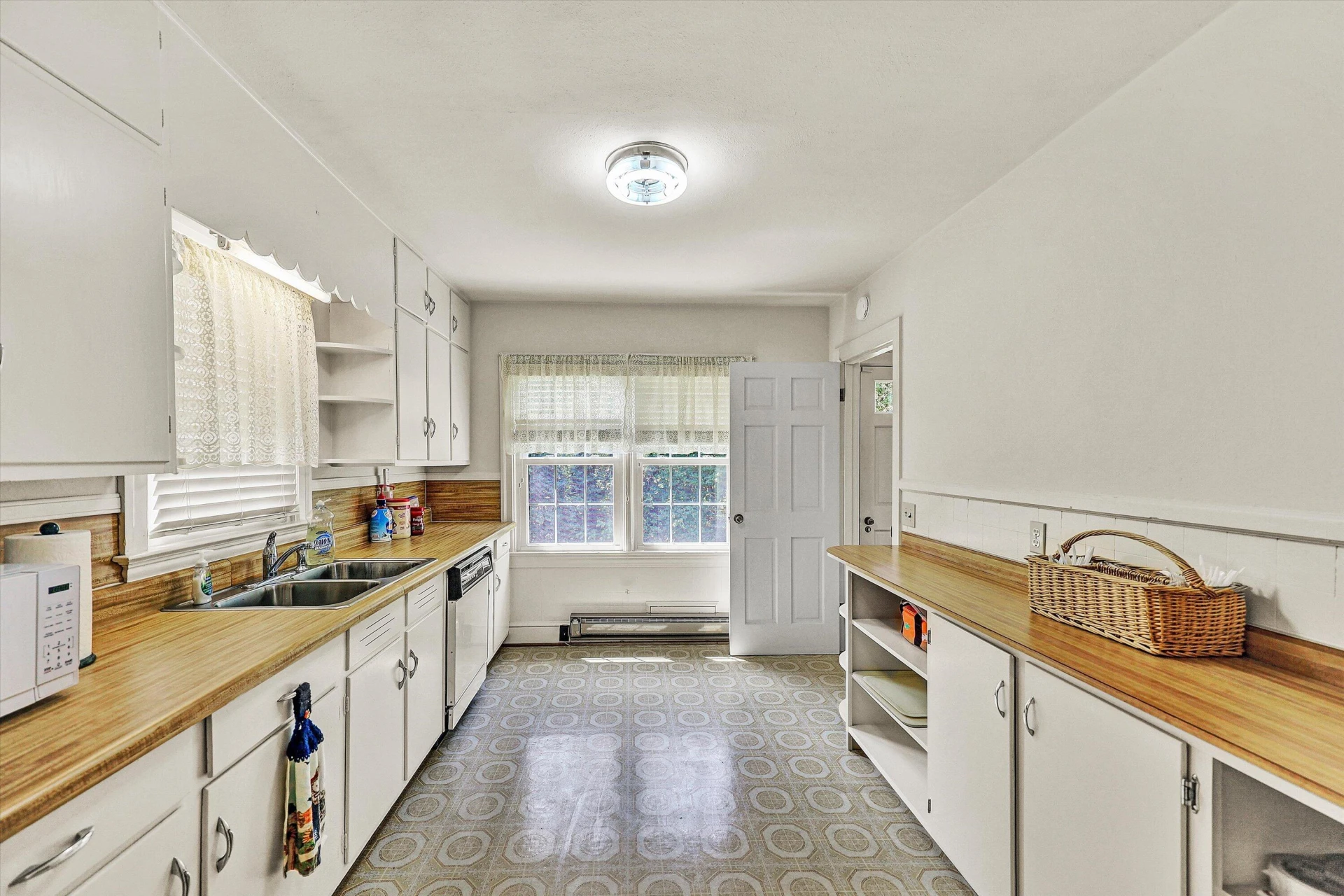 225 HILLCREST DR - Photo 15