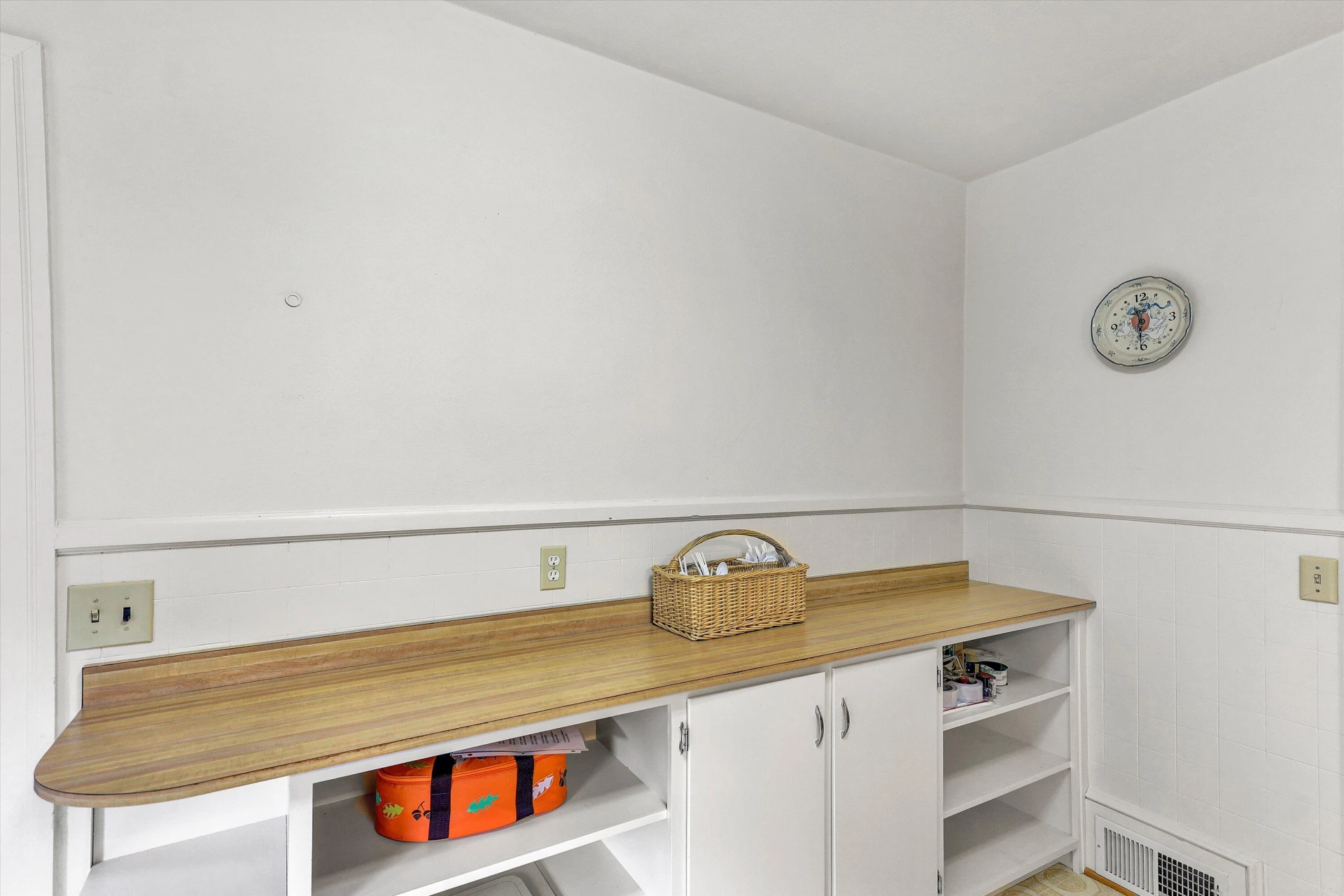 225 HILLCREST DR - Photo 19