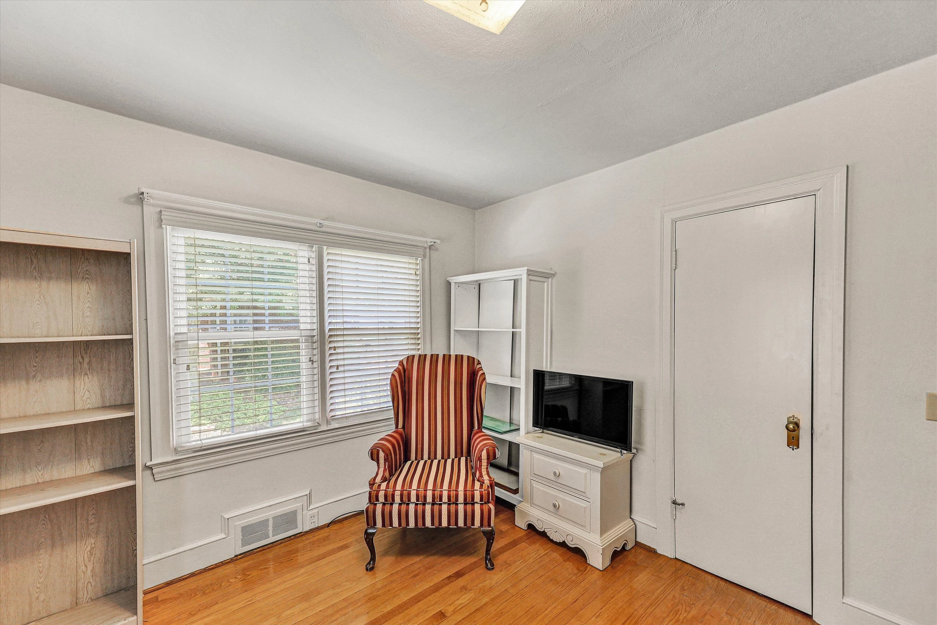 225 HILLCREST DR - Photo 25