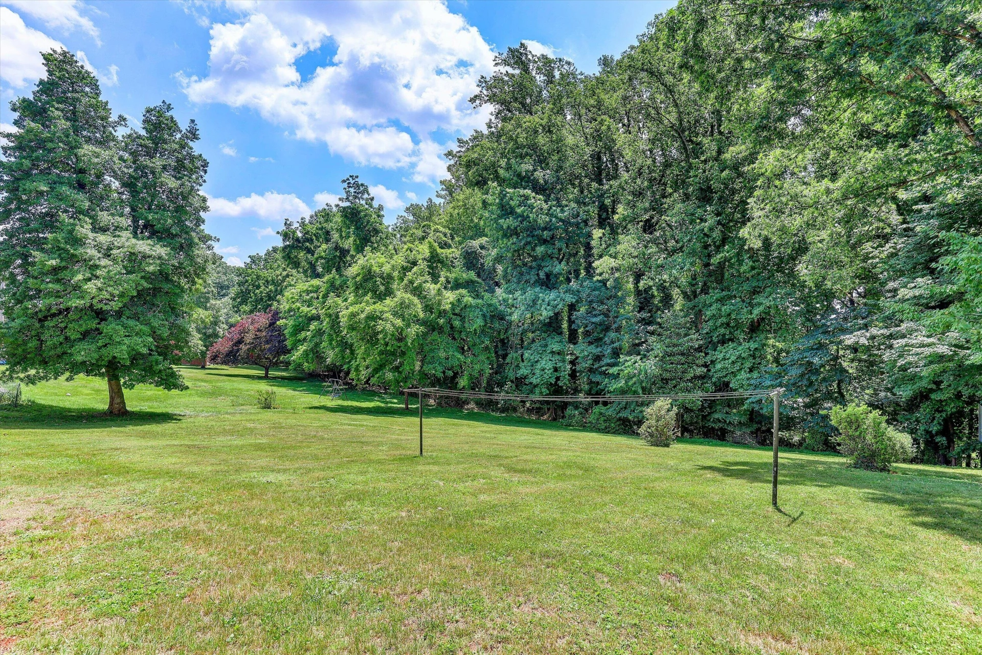225 HILLCREST DR - Photo 3