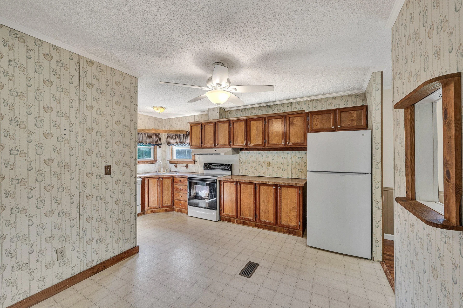 8755 Rocky Ford RD - Photo 11