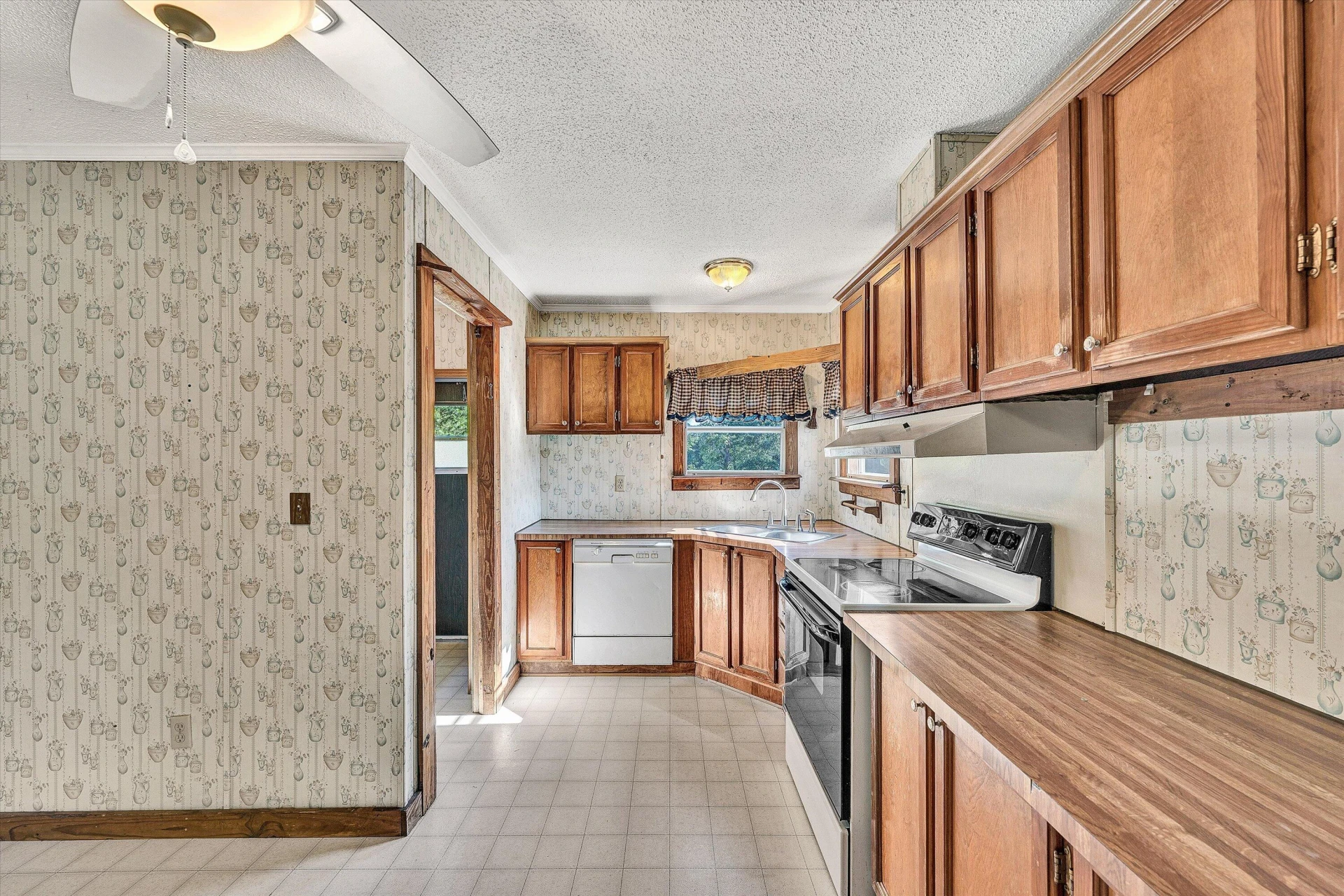 8755 Rocky Ford RD - Photo 12
