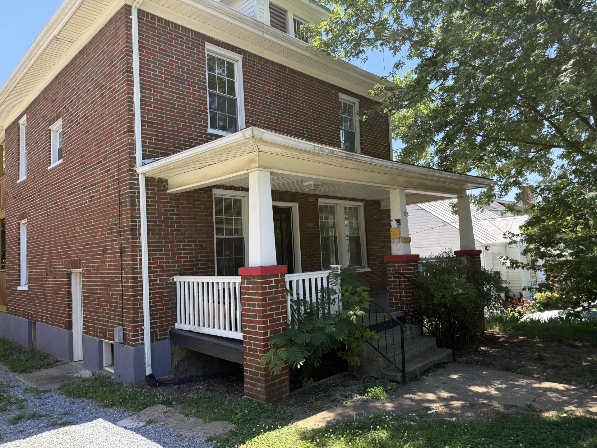 1502 9th ST SE - Photo 2