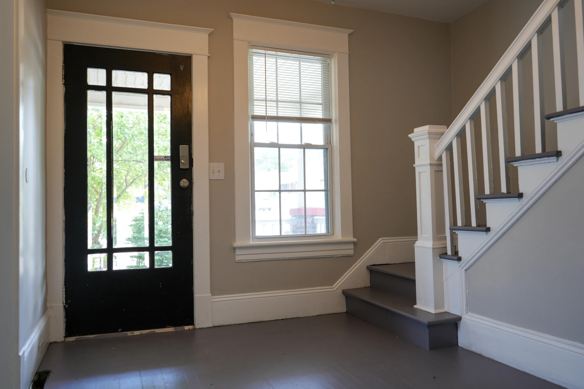 1502 9th ST SE - Photo 3
