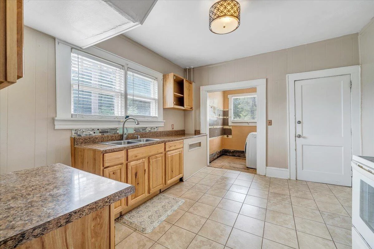 1002 Howbert AVE SW - Photo 11