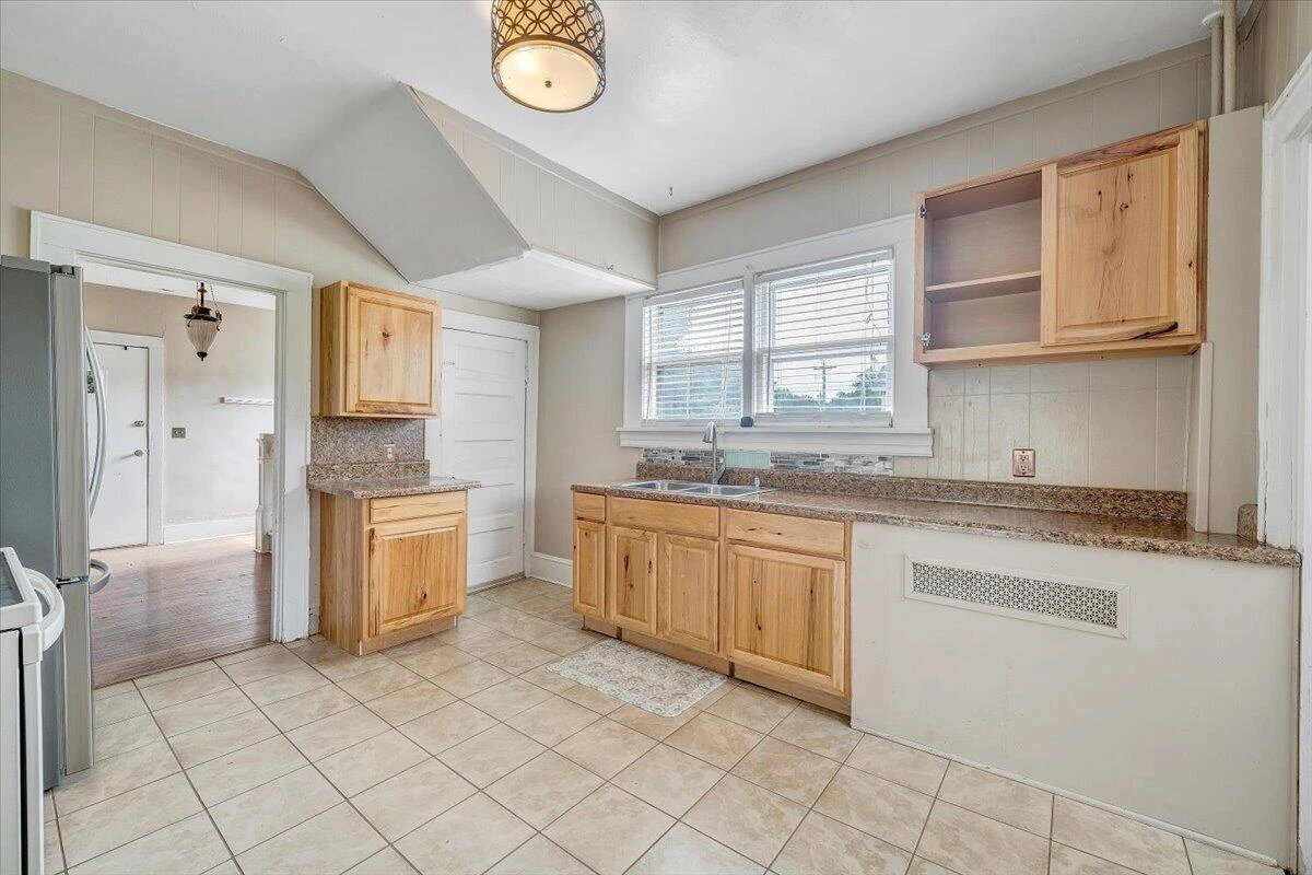 1002 Howbert AVE SW - Photo 12