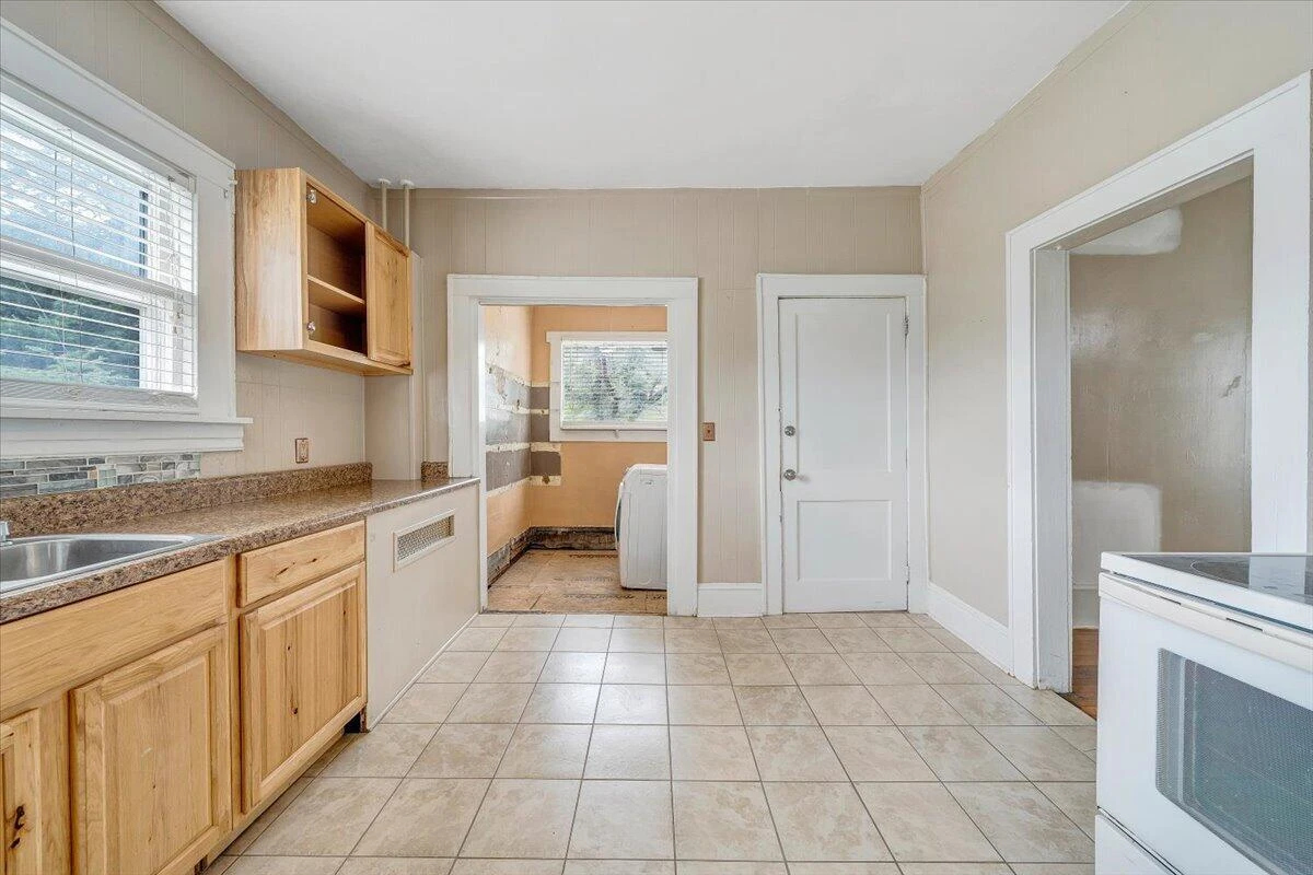 1002 Howbert AVE SW - Photo 13