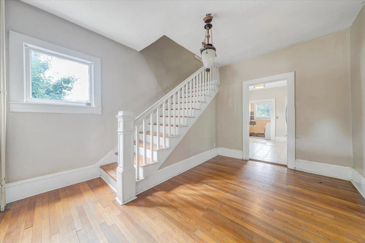 1002 Howbert AVE SW - Photo 3