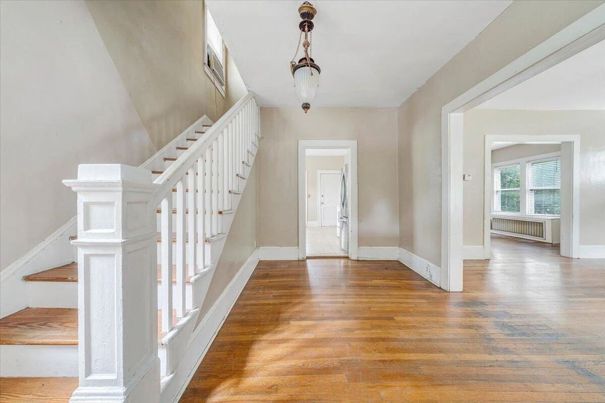 1002 Howbert AVE SW - Photo 4