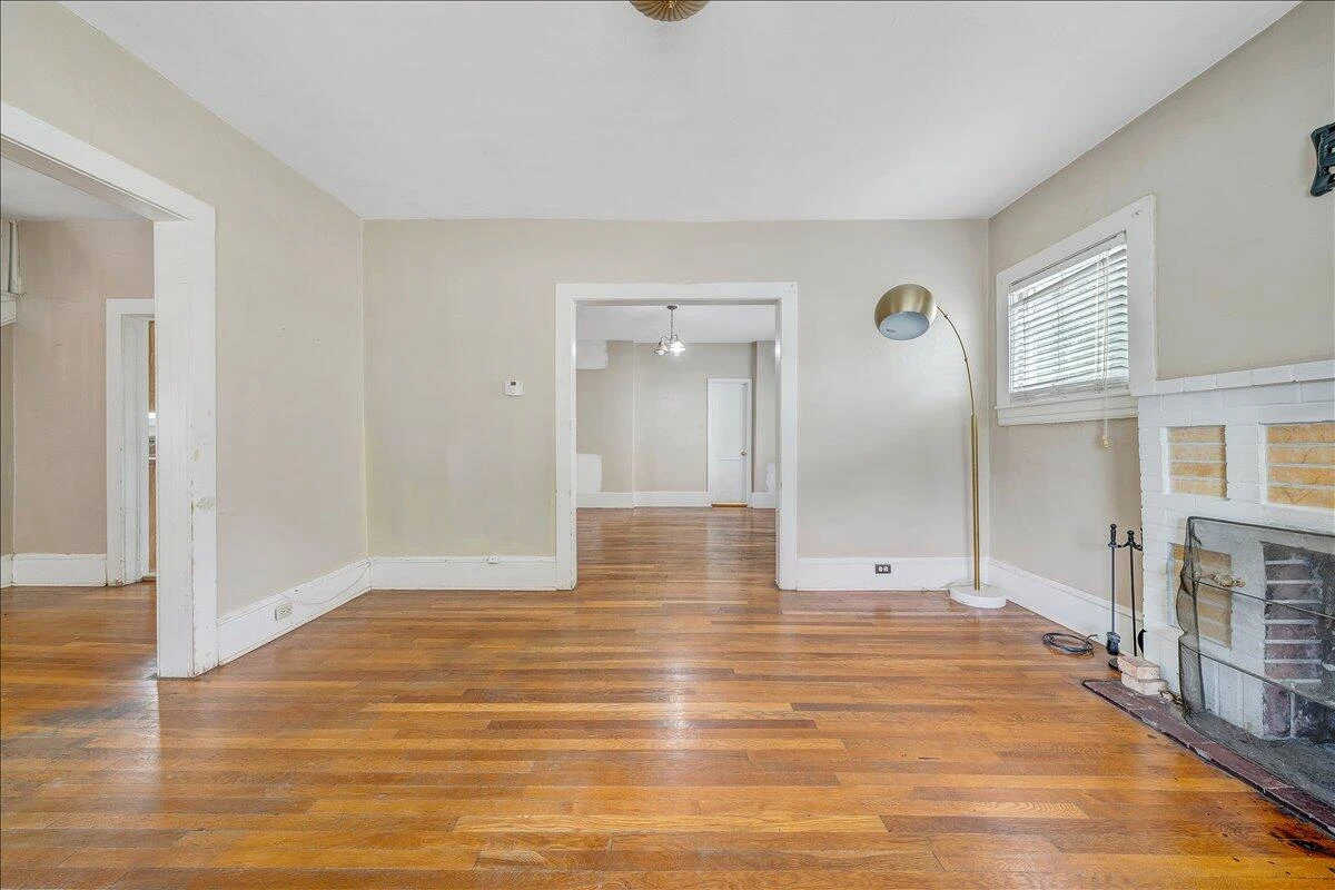 1002 Howbert AVE SW - Photo 5