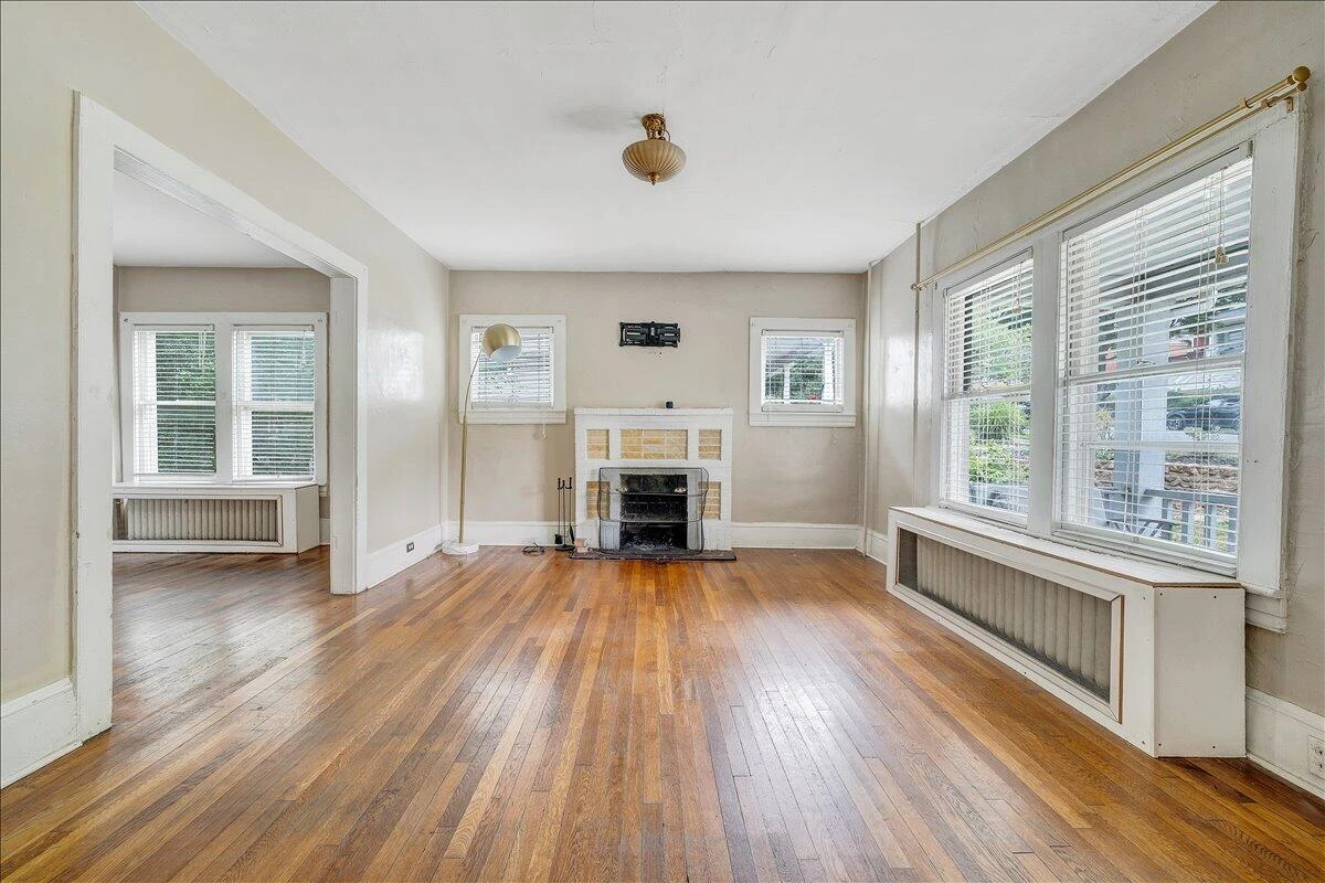 1002 Howbert AVE SW - Photo 6